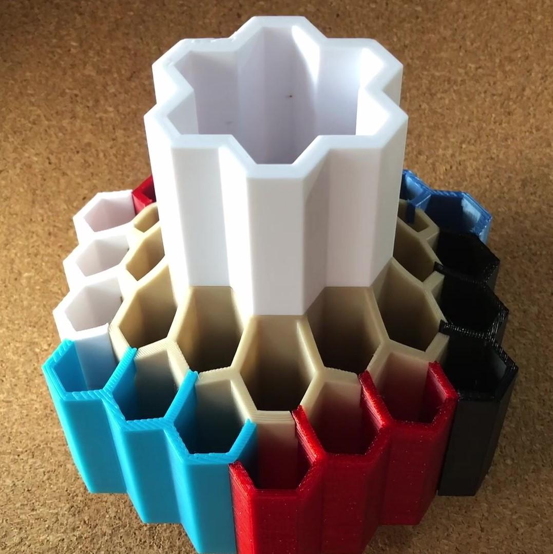 MODULAR SPINNING PEN HOLDER 3d model