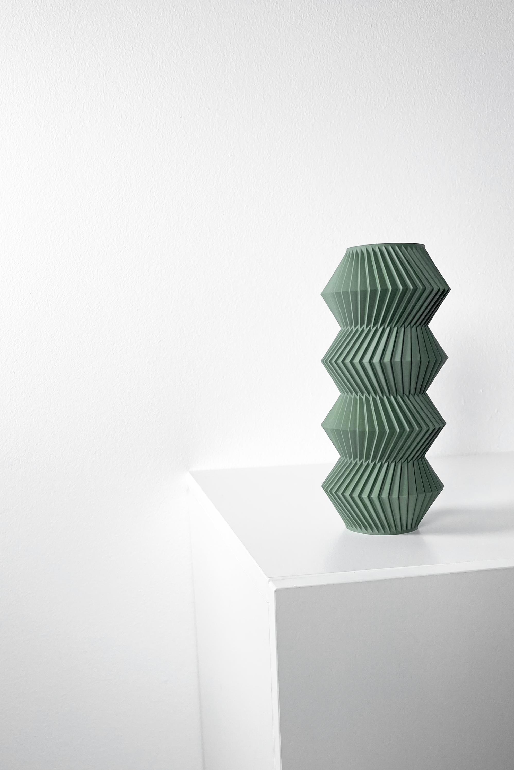 The Quelo Vase, Modern and Unique Home Decor for Dried and Flower Arrangements  | STL File 3d model