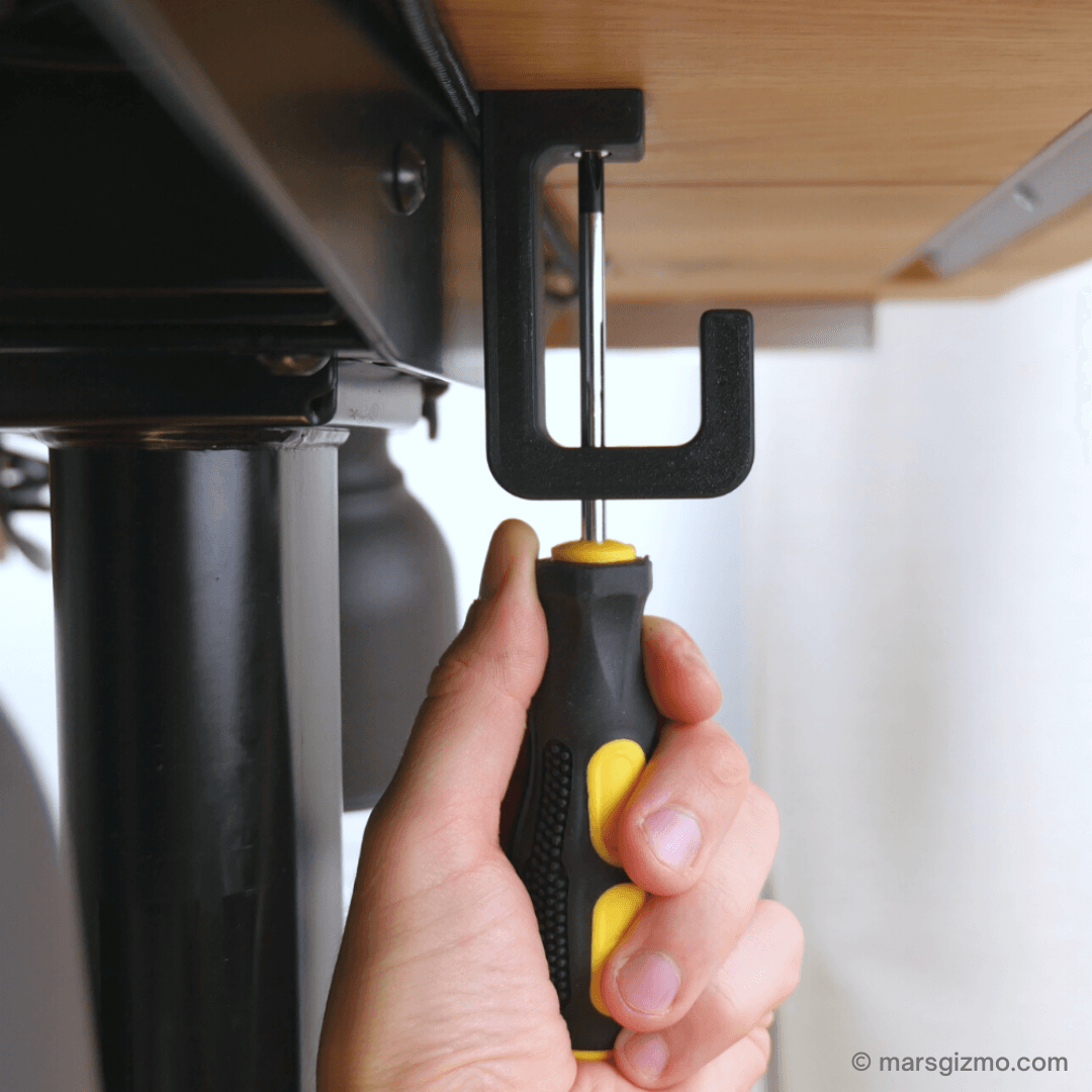 Desk Cable Hook - Check it in my video:
https://youtu.be/RlARKNuDEsA

My website: https://www.marsgizmo.com - 3d model