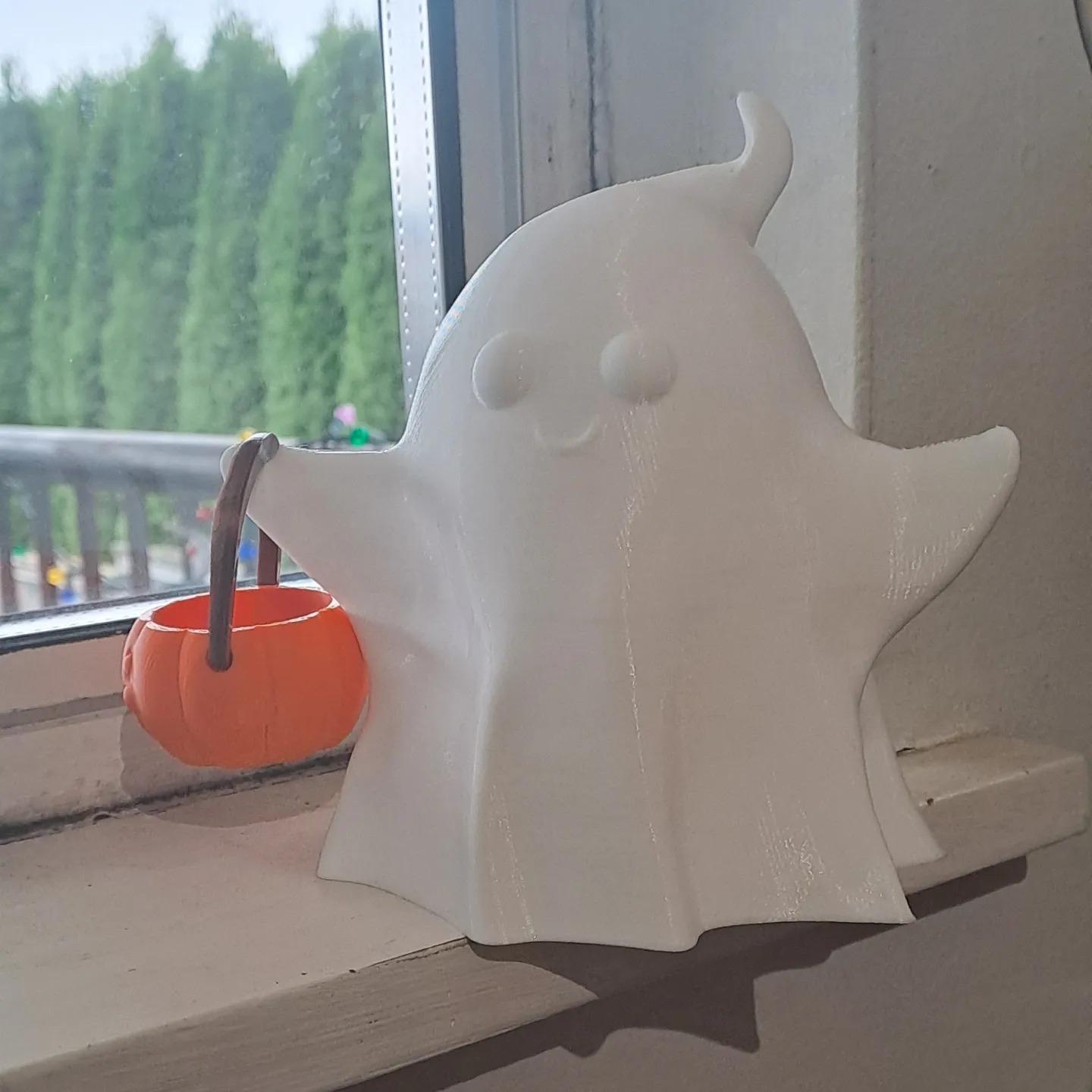 Halloween Ghost Holding a Pumpkin Basket - 100%, 300% and 500% in Luminous Blue PLA and regular PLA White, ASA Orange and Polyterra PLA Brown - 3d model