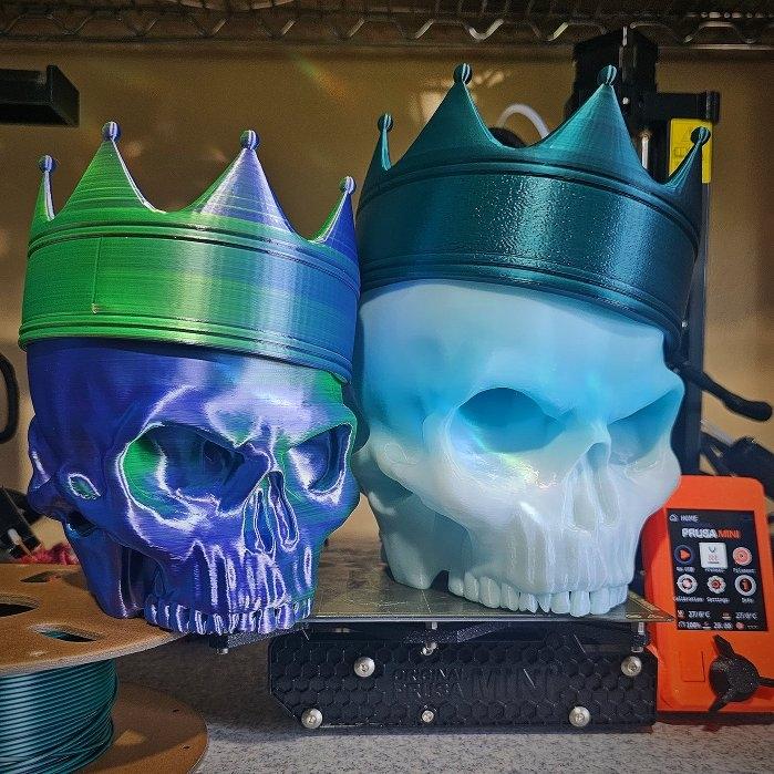 Grim Monarch's Crown of Fate Dice Tower By Pretzel Prints 3d model