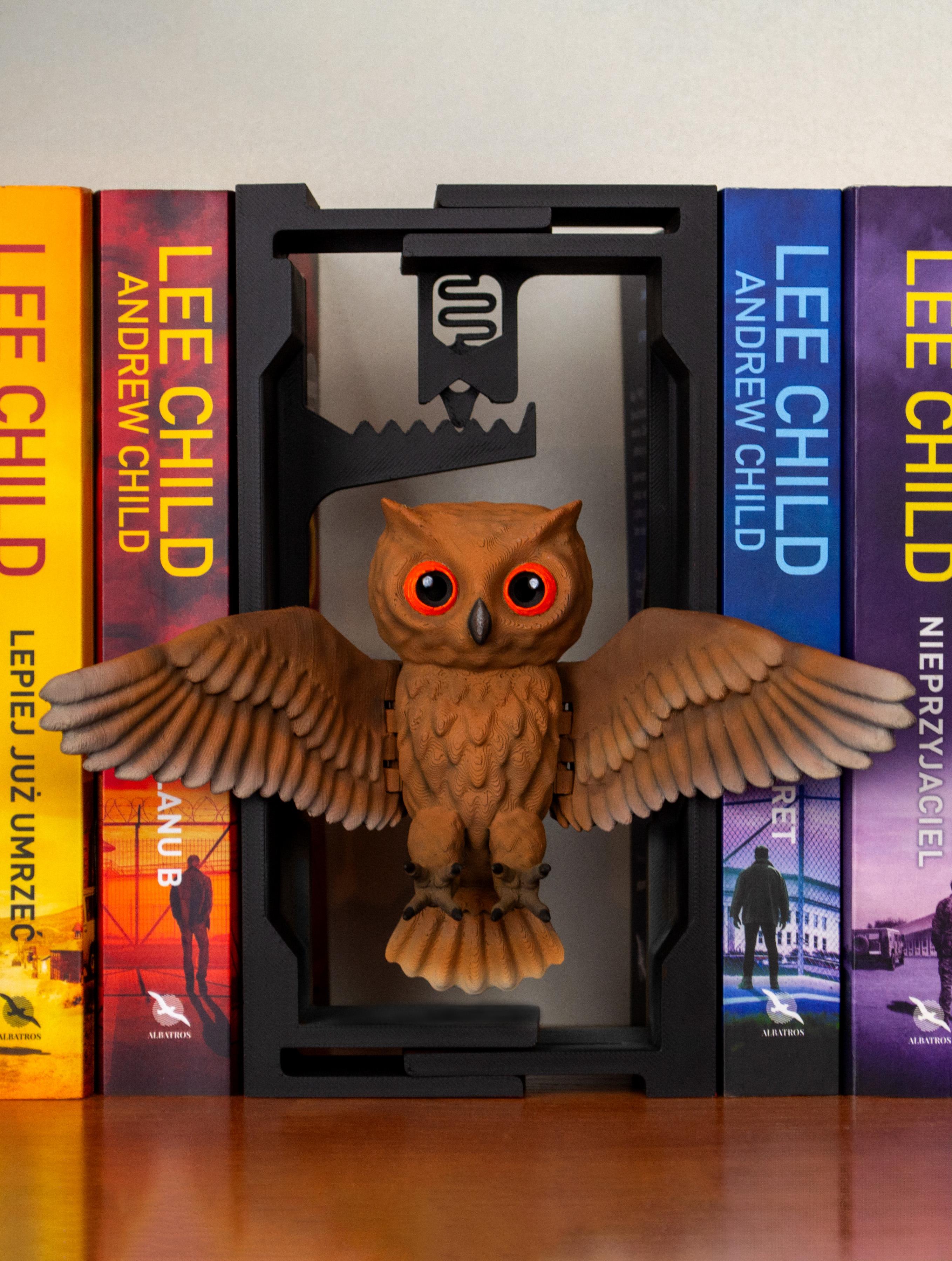 Flying Owl: Adjustable Book Nook 3d model