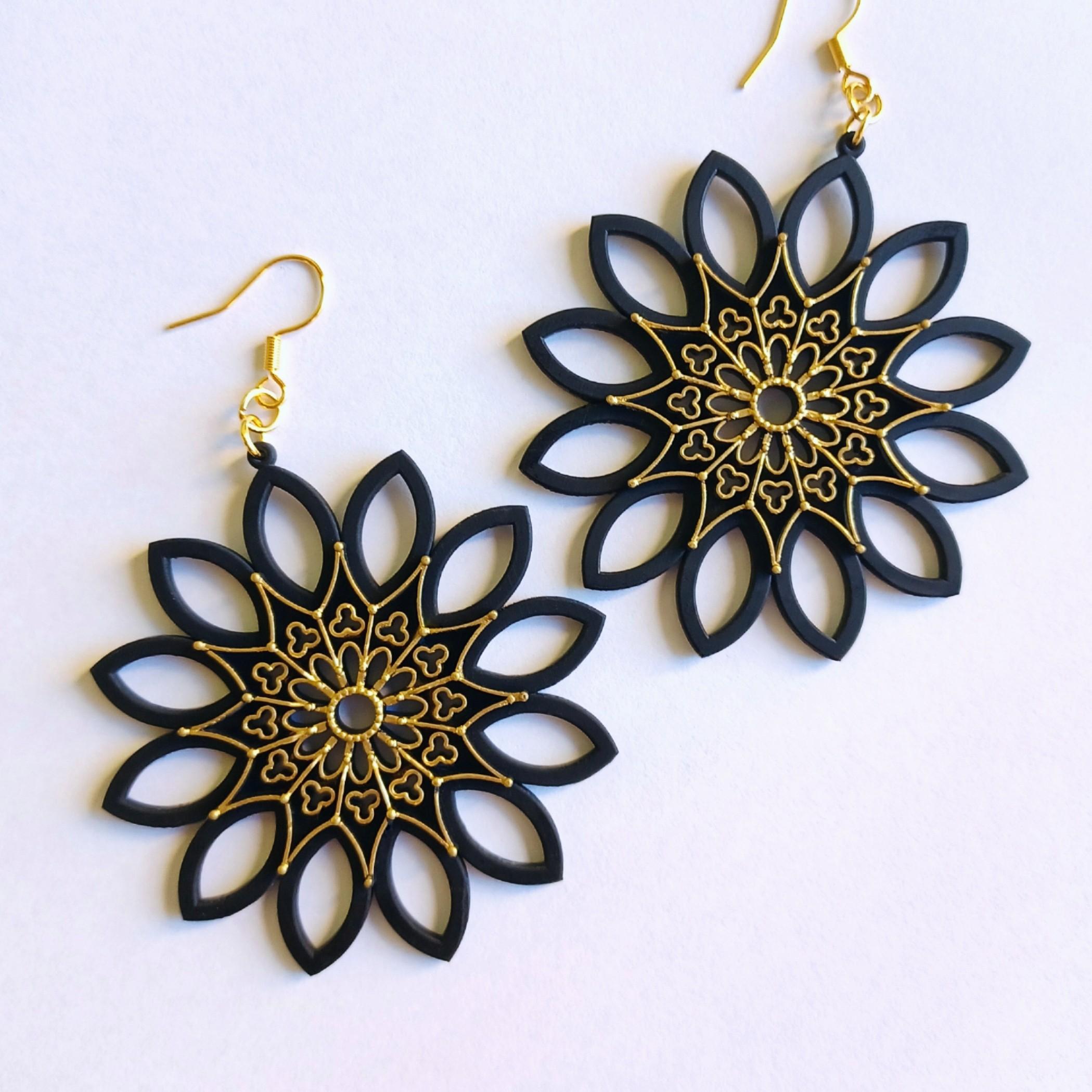 GOTHIC WINDOW INSPIRED FLOWER EARRING 3d model