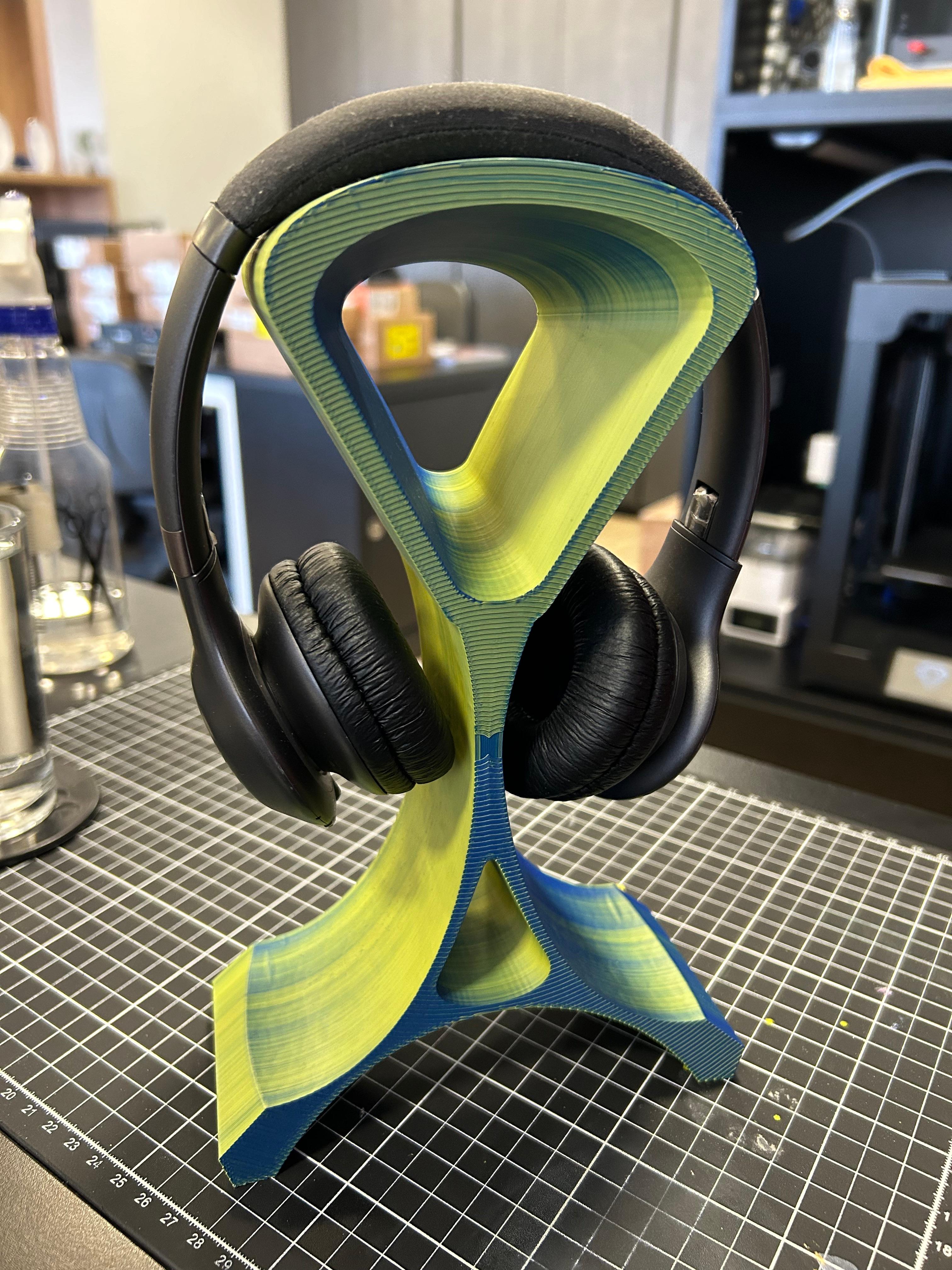 Organic Headphone Stand 3d model