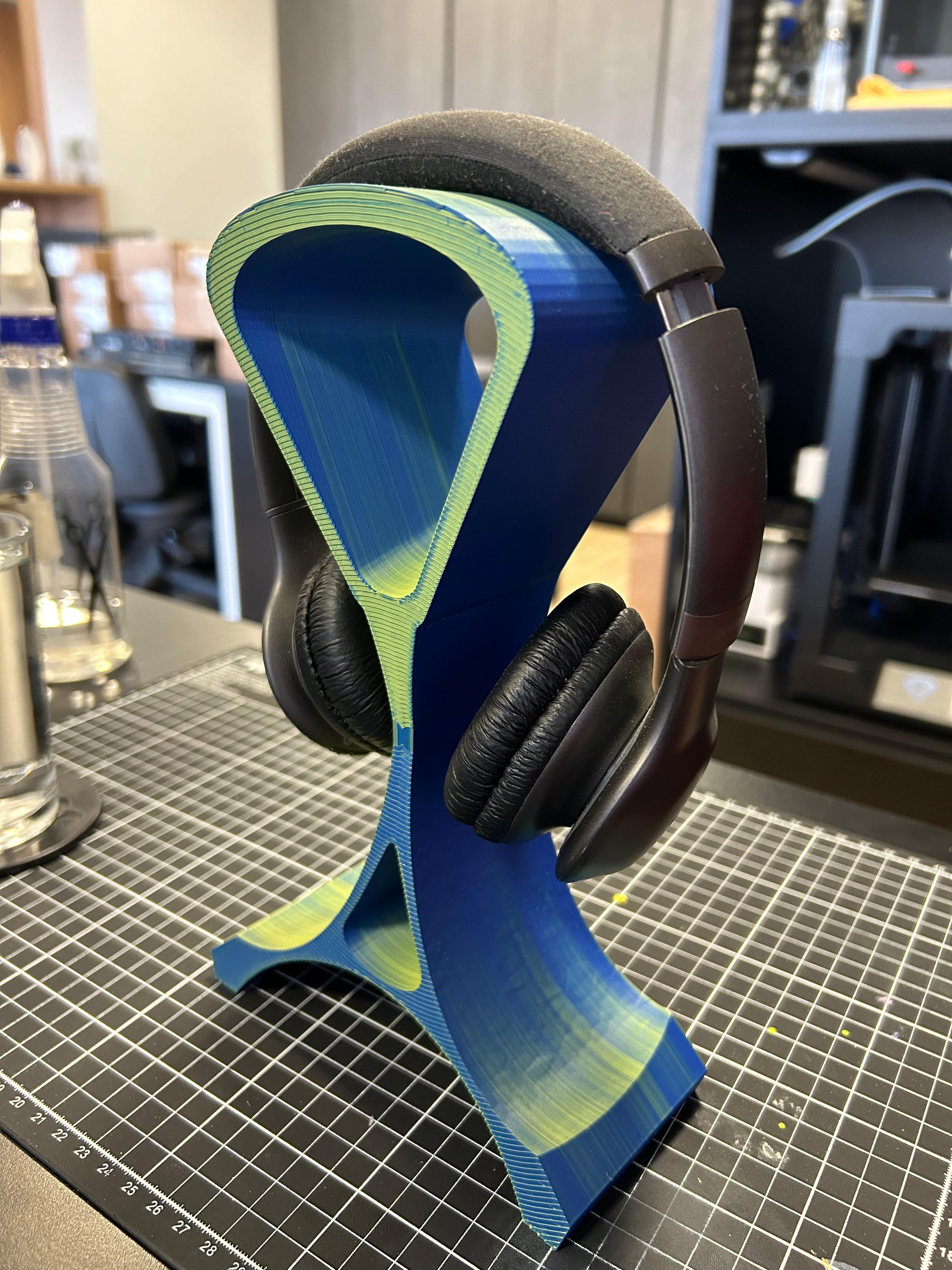 Organic Headphone Stand 3d model