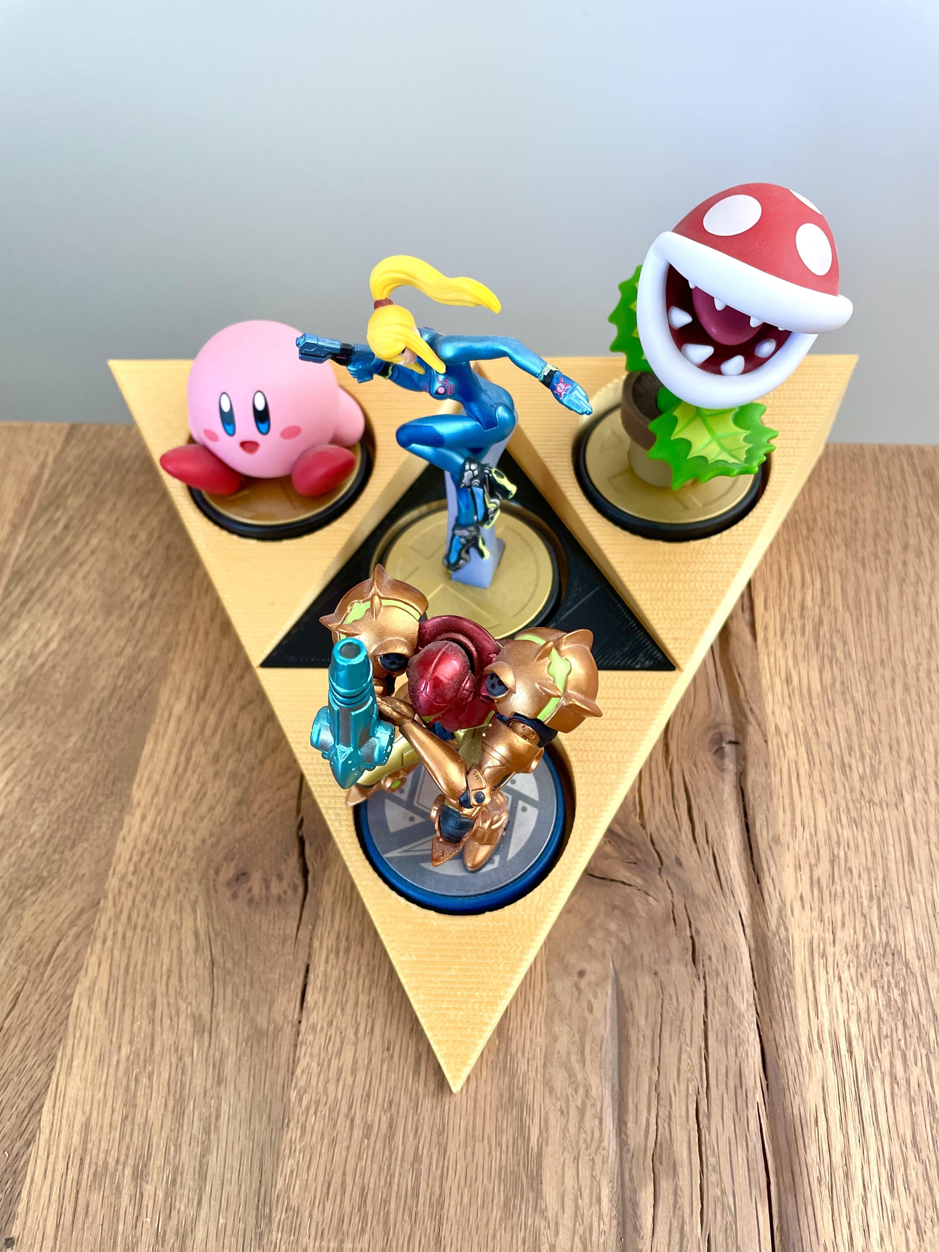 Zelda Triforce Amiibo Figurines Display / Multiparts 3d model