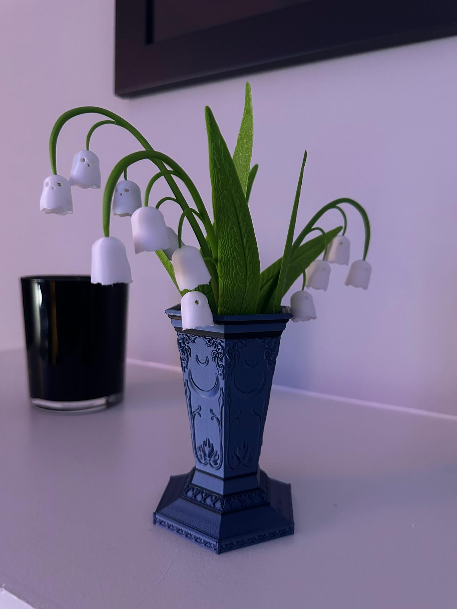 Spooky Lily of the Valley Ghost Flowers and Vase 3d model