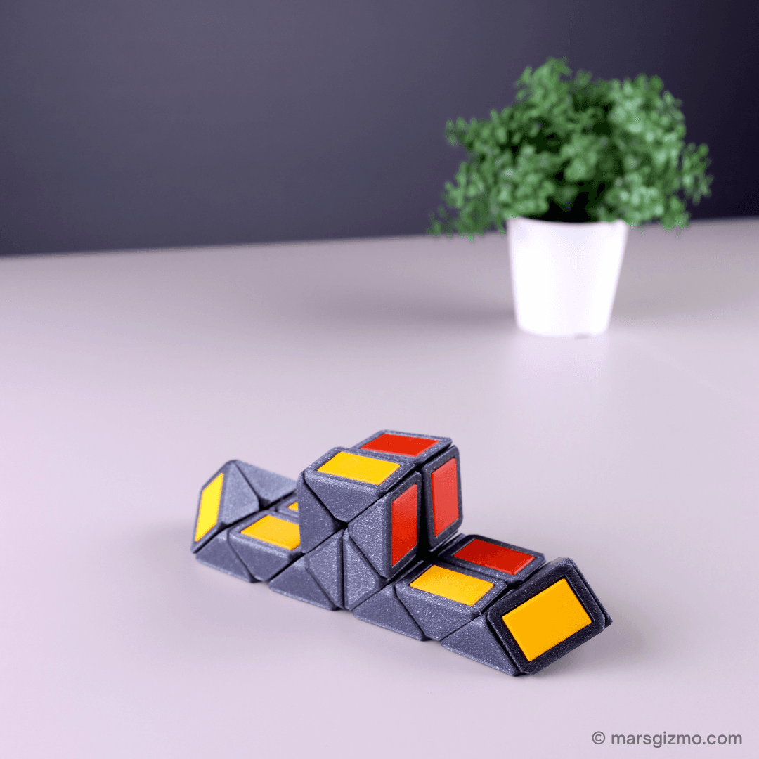 snakeinplace - Print-in-place and Articulated Puzzle Toy - Check it in my video:
https://youtu.be/gicz58-xSAw

My website: https://www.marsgizmo.com - 3d model