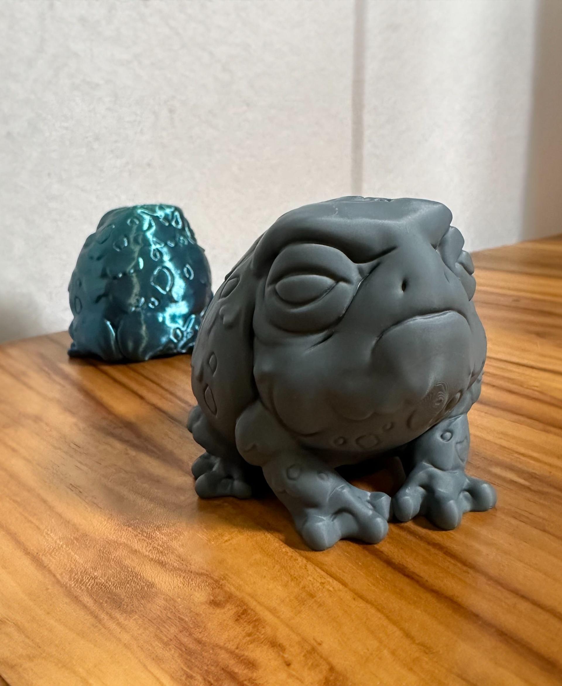 Rain Frog - Soul of Vlad Creature Collection - Rain Frogs

Resin: ELEGOO 8K Standard Photopolymer Resin in Space Grey
Filament: CC3D PLA in Silk Rainbow - 3d model