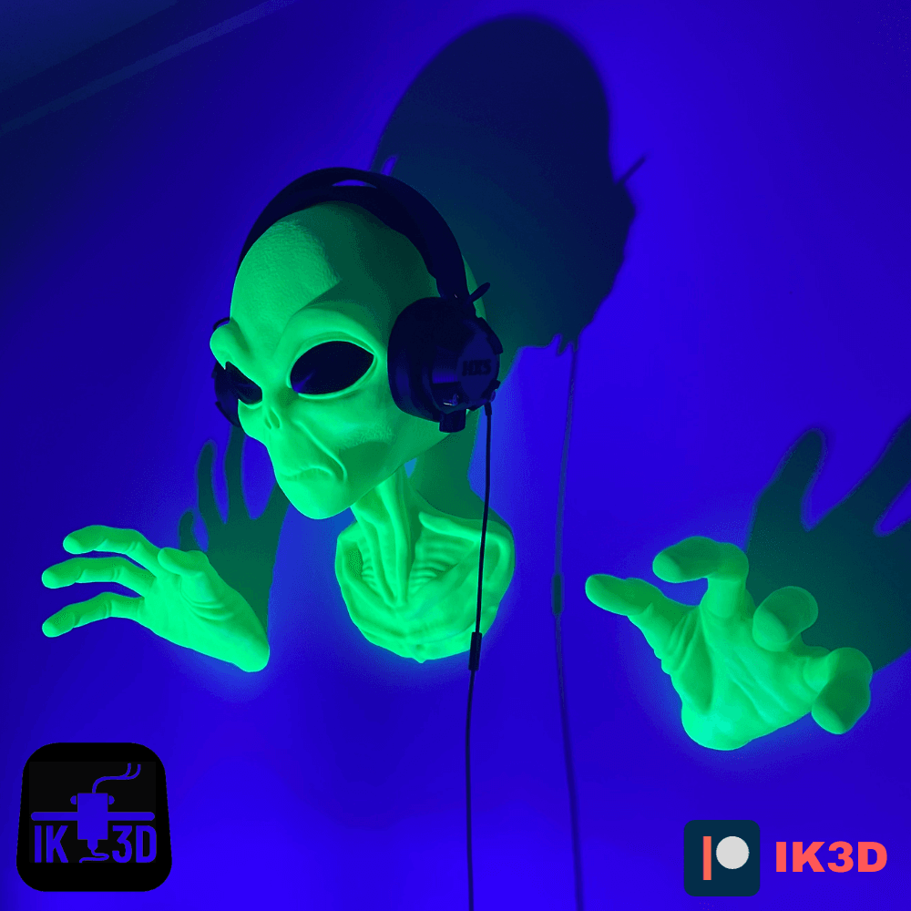 Alien Wall Mounted Headset and Controller Holder / No Supports 3d model