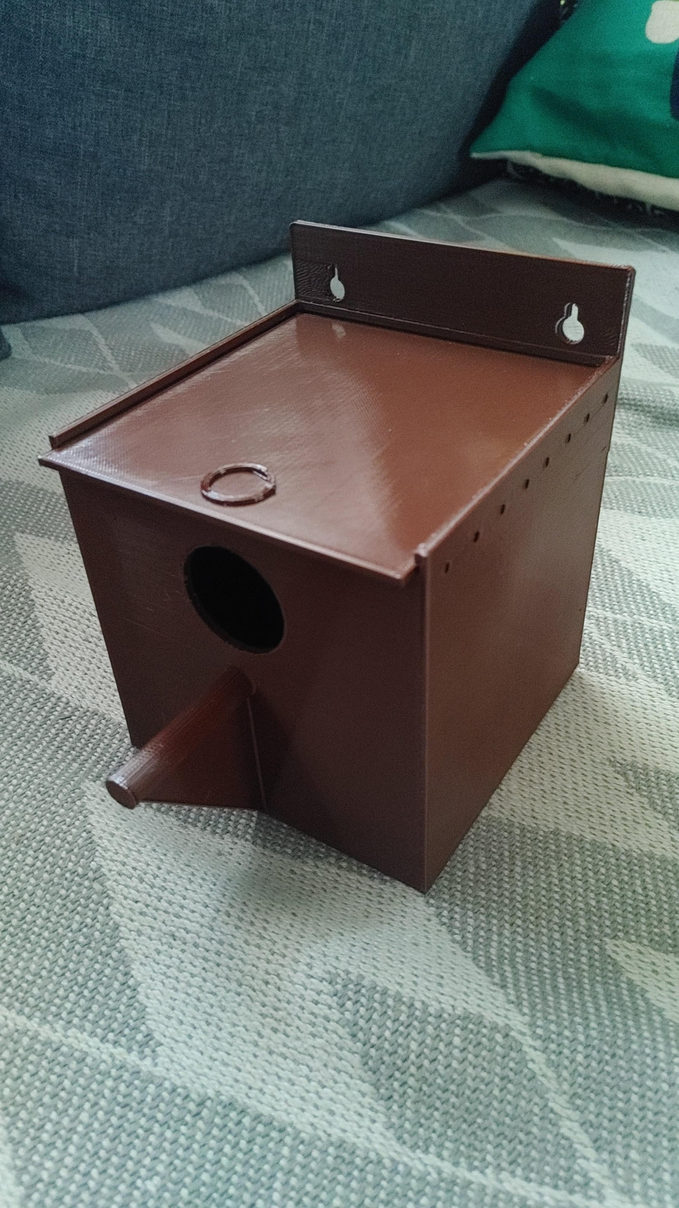 Birdhouse with sliding cover 3d model