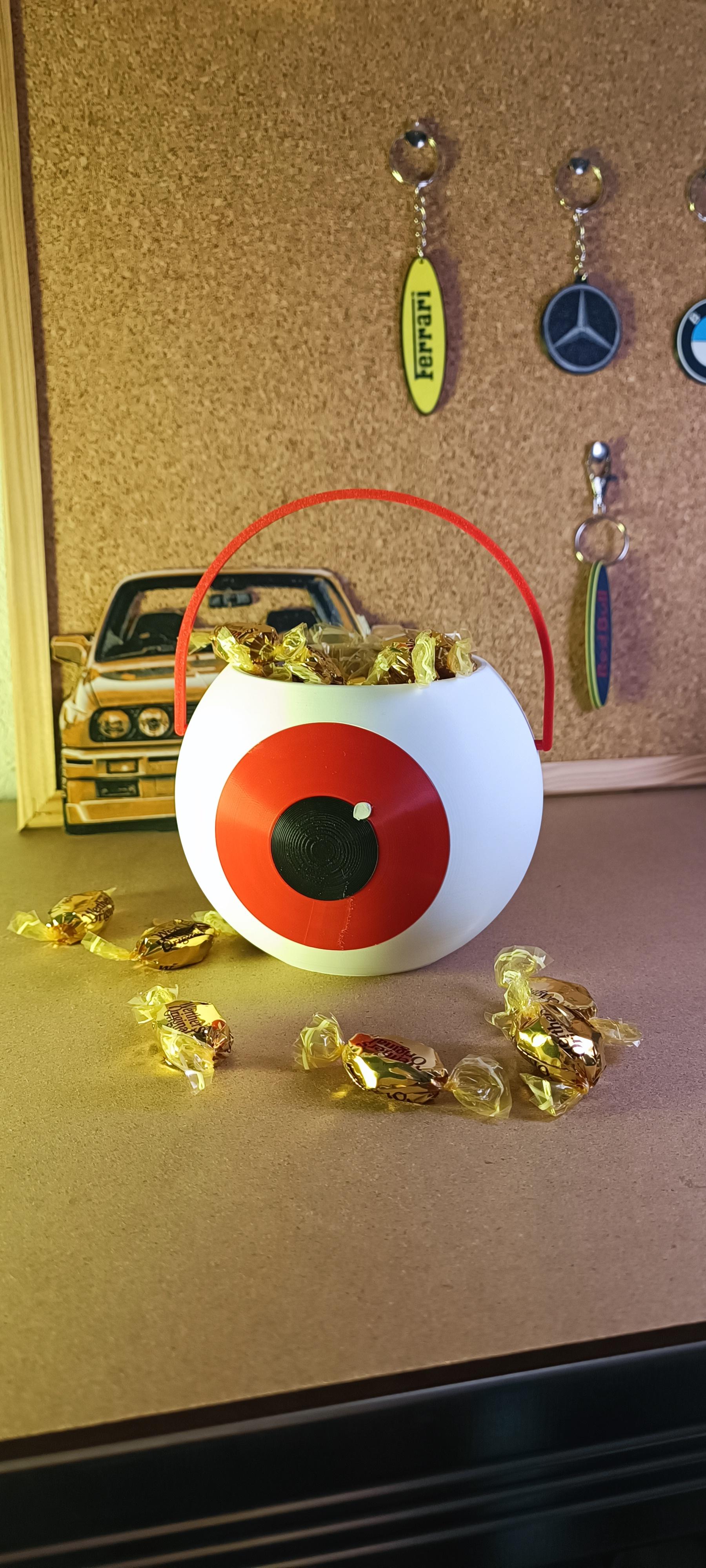  Halloween candy basket with eye shape 3d model