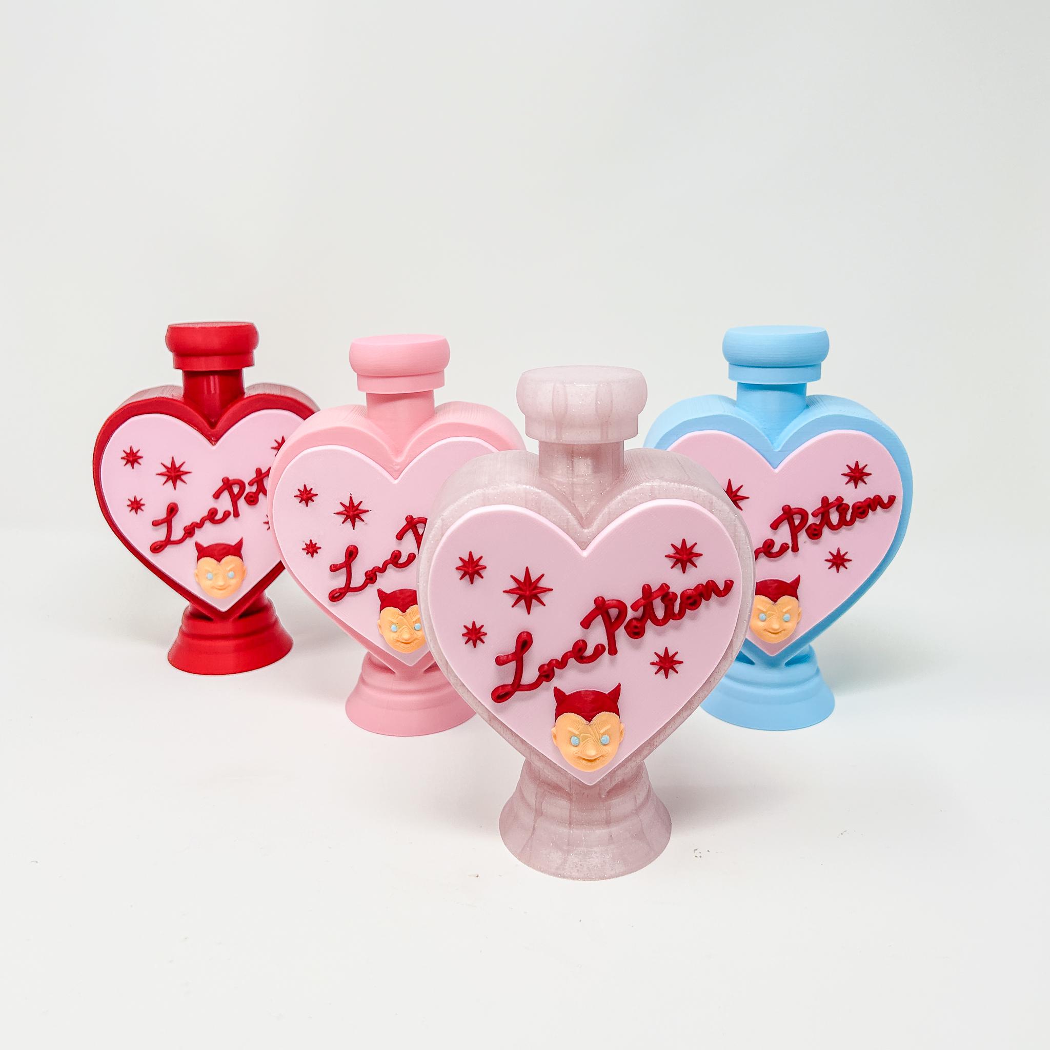 Love Potion Bottle – Part of the Retro Halloween Potion Bottle Set 3d model