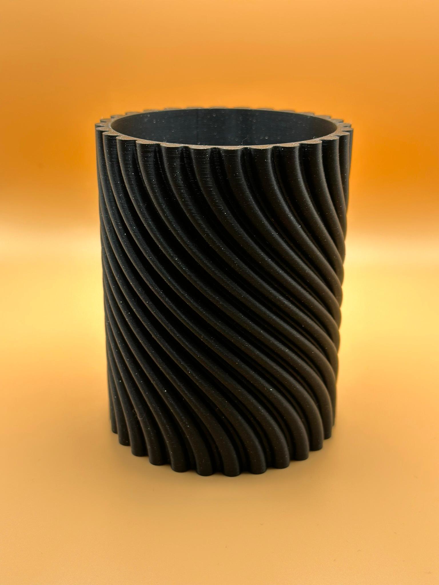 Twisted Wave Pen Holder 3d model