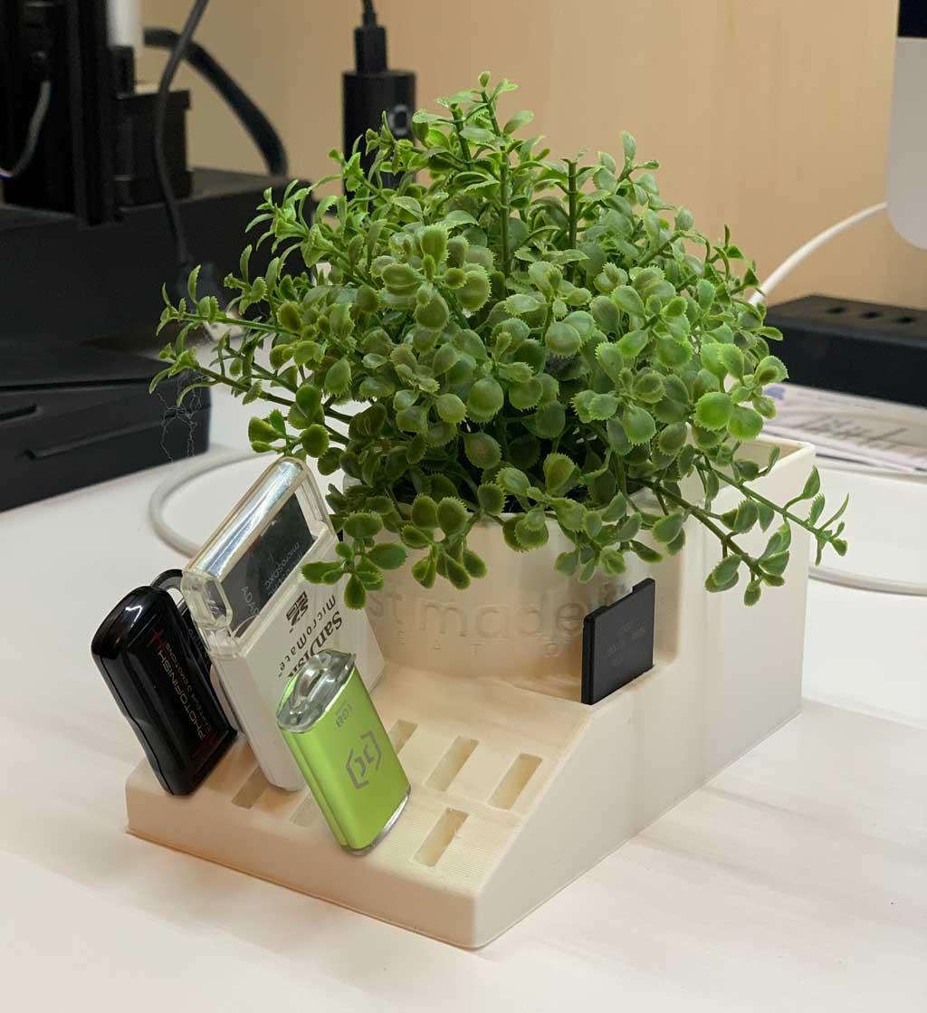 Desk Organizer (usb, sd, microsd) 3d model