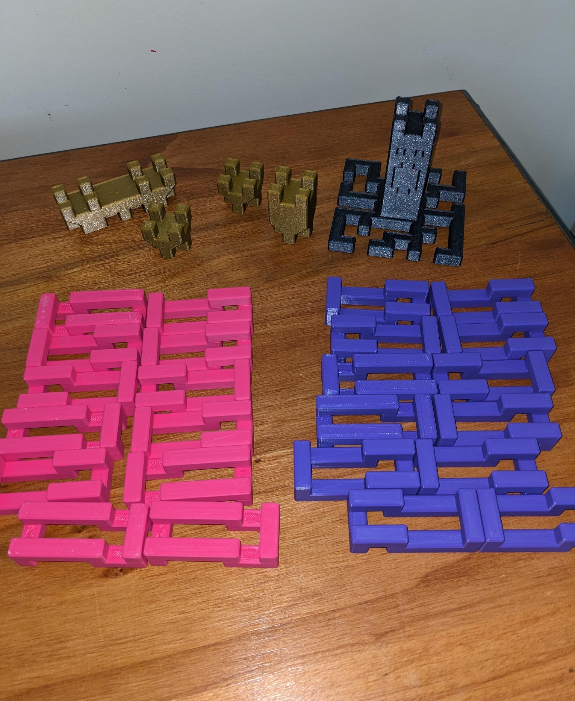 Tippi Tree Stacking Game - I printed out 12 leaves in each color (pink / purple).
Pink: polymaker
Purple: polymaker
Gold branches: Fillamentum
Black base: Fillamentum - 3d model