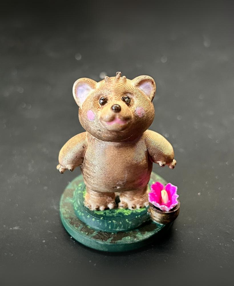 Miela the bear with a honey pot 3d model