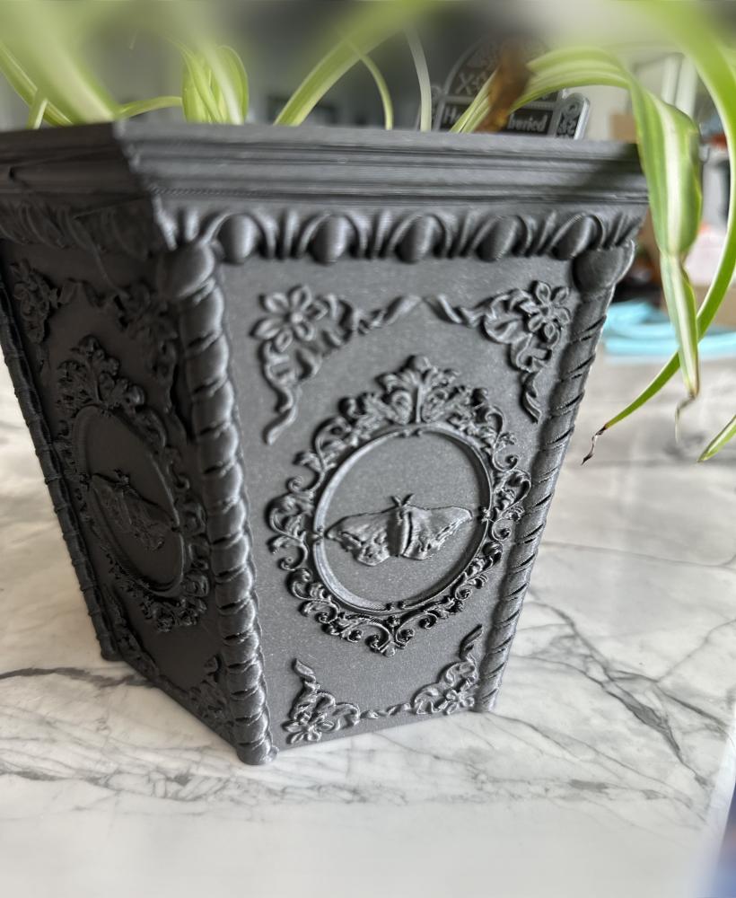 Victorian Gothic Planter Pot with Tray 3d model