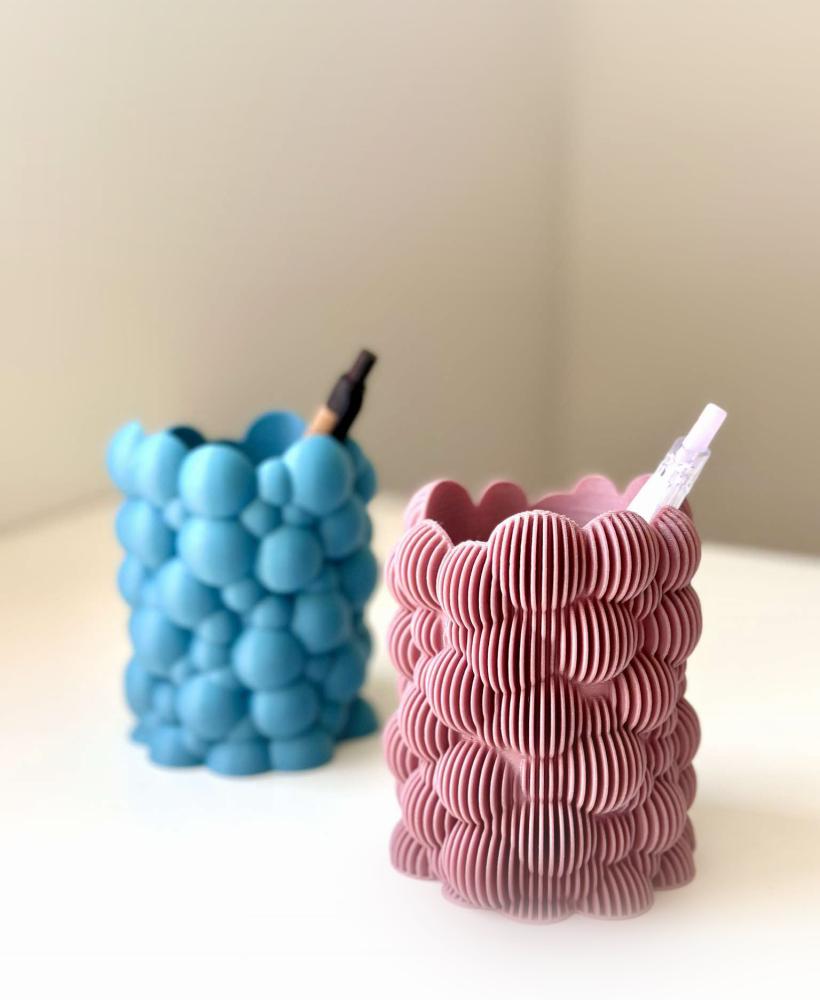 Bubbly pen holder 3d model