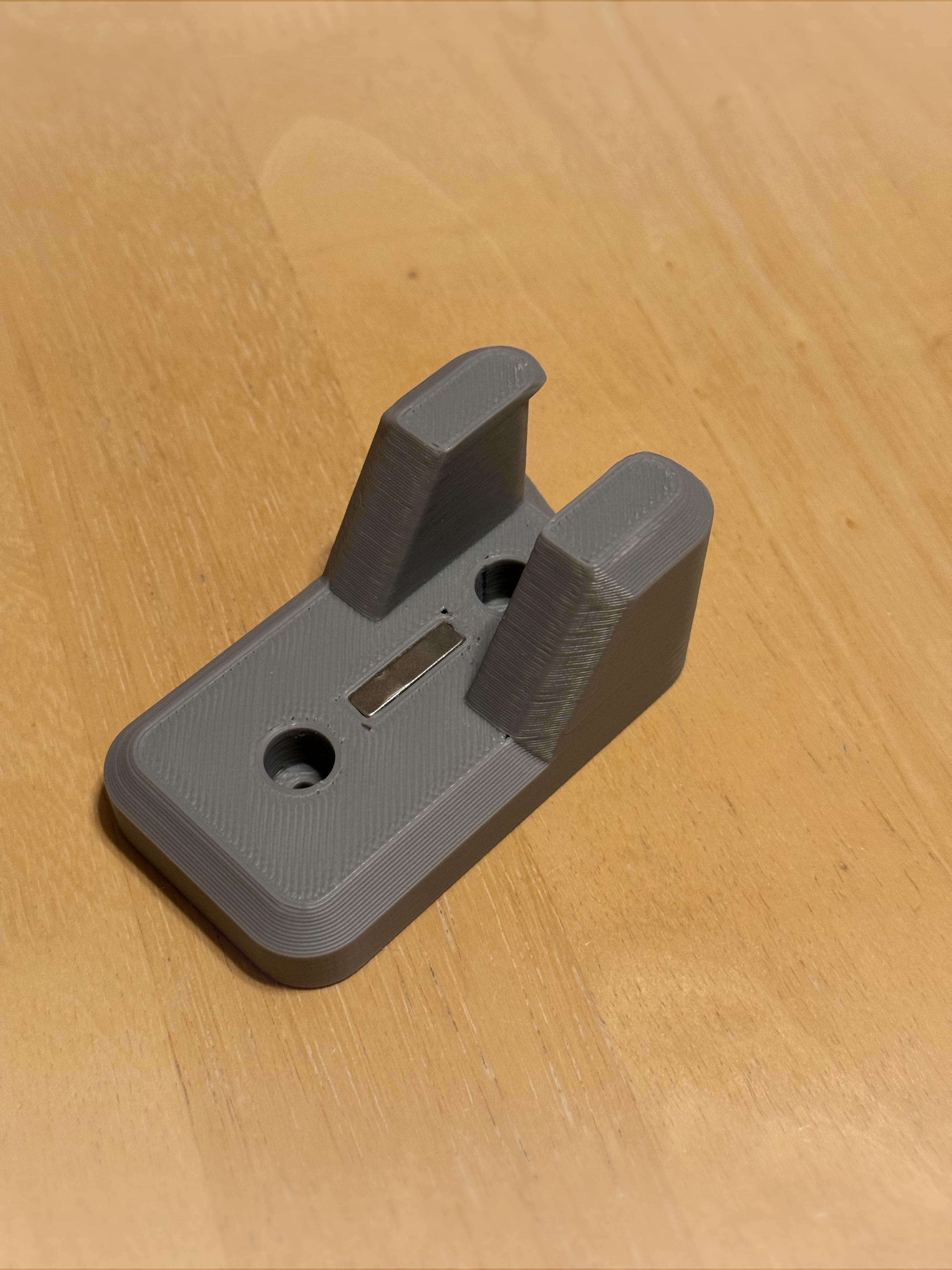 Prybar Holder - No-support-needed version 3d model