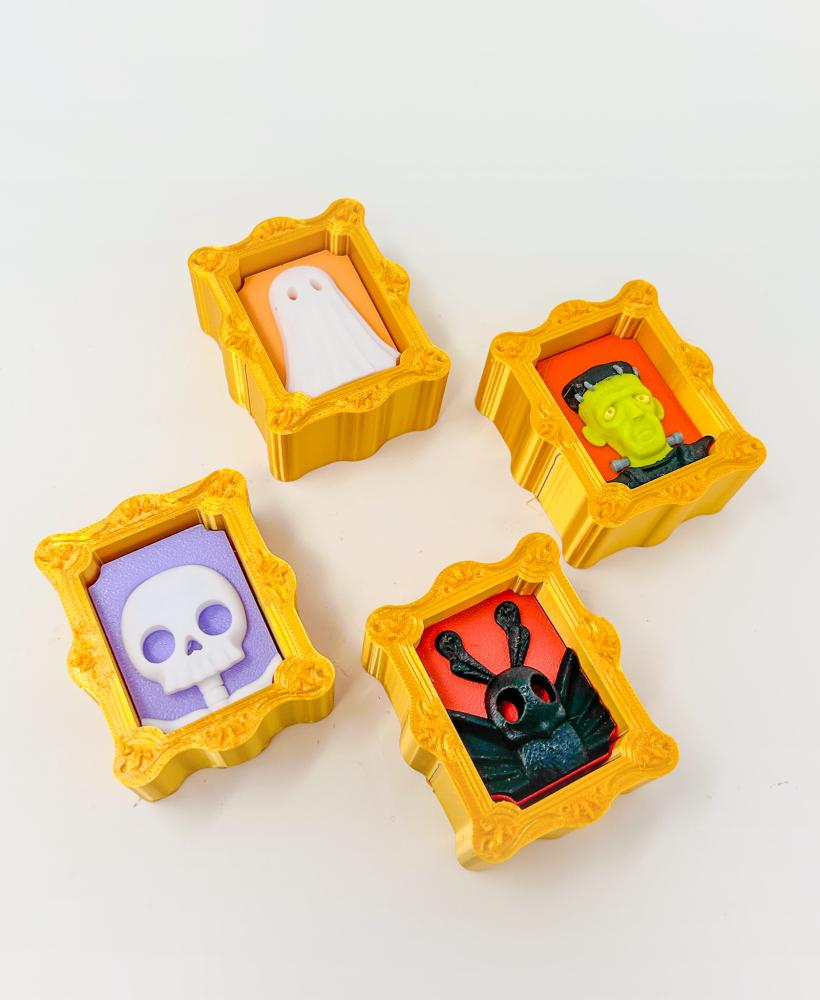 Halloween Fidget Clicker - Portraits of Retro Ghost, Mothman, Frankenstein, Skeleton in a frame 3d model