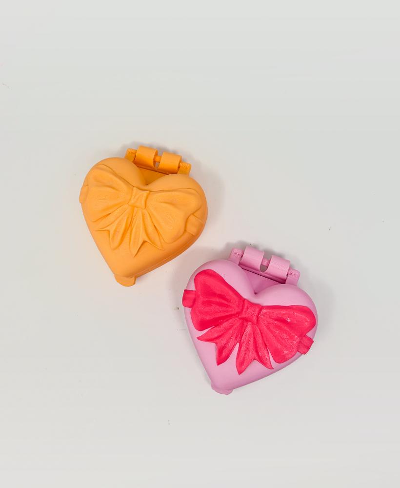 90s Nostalgia Heart Compact Case – Case is Print in Place, Toy Inspired Design, Customizable 3d model