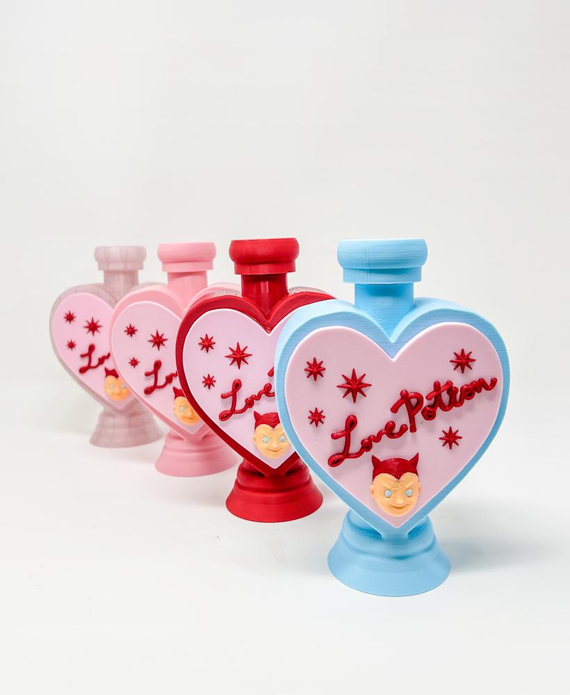 Love Potion Bottle – Part of the Retro Halloween Potion Bottle Set 3d model