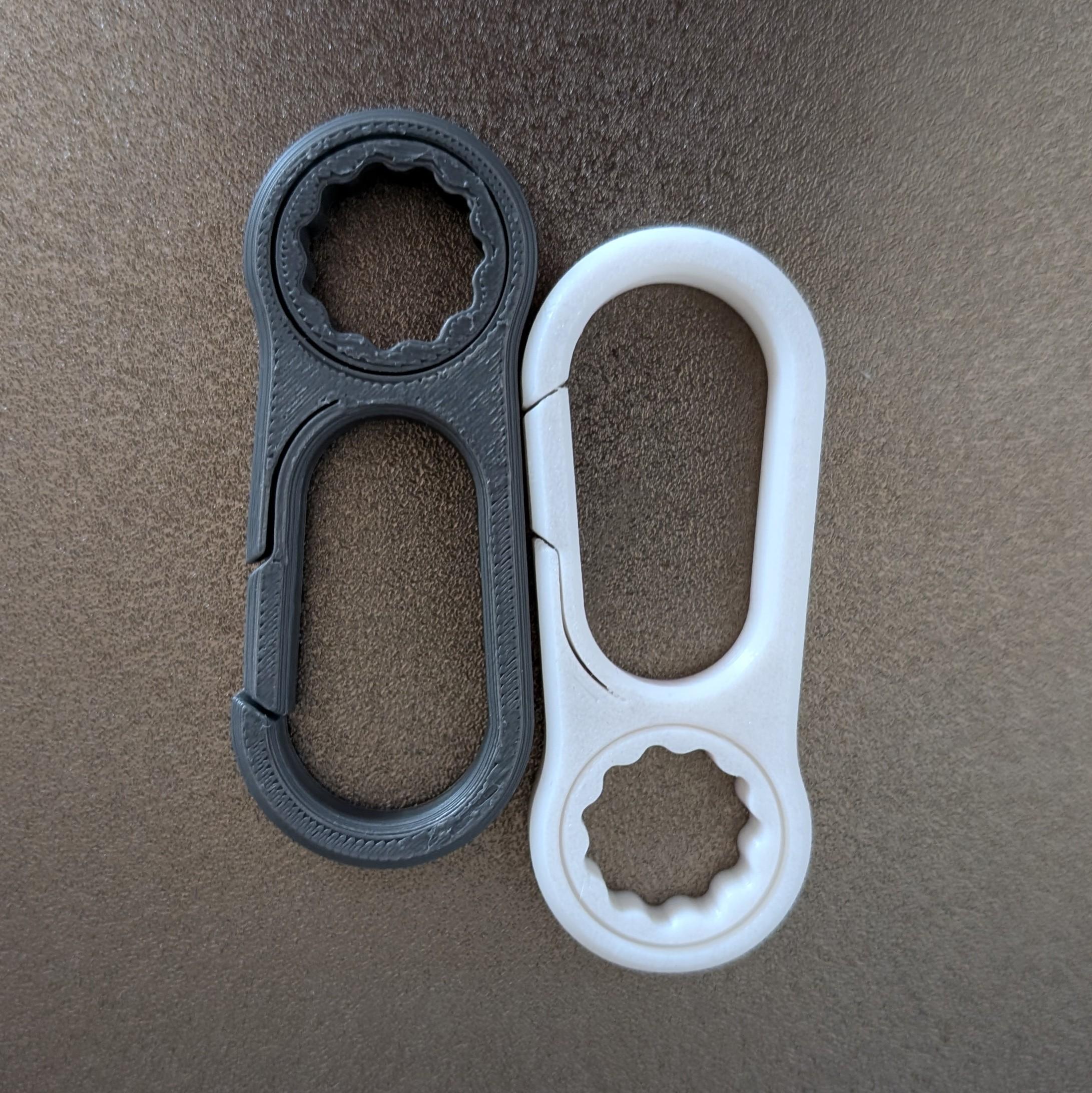 New Design!! Keychain Spinner Carabiner | Strong Flexible Closure