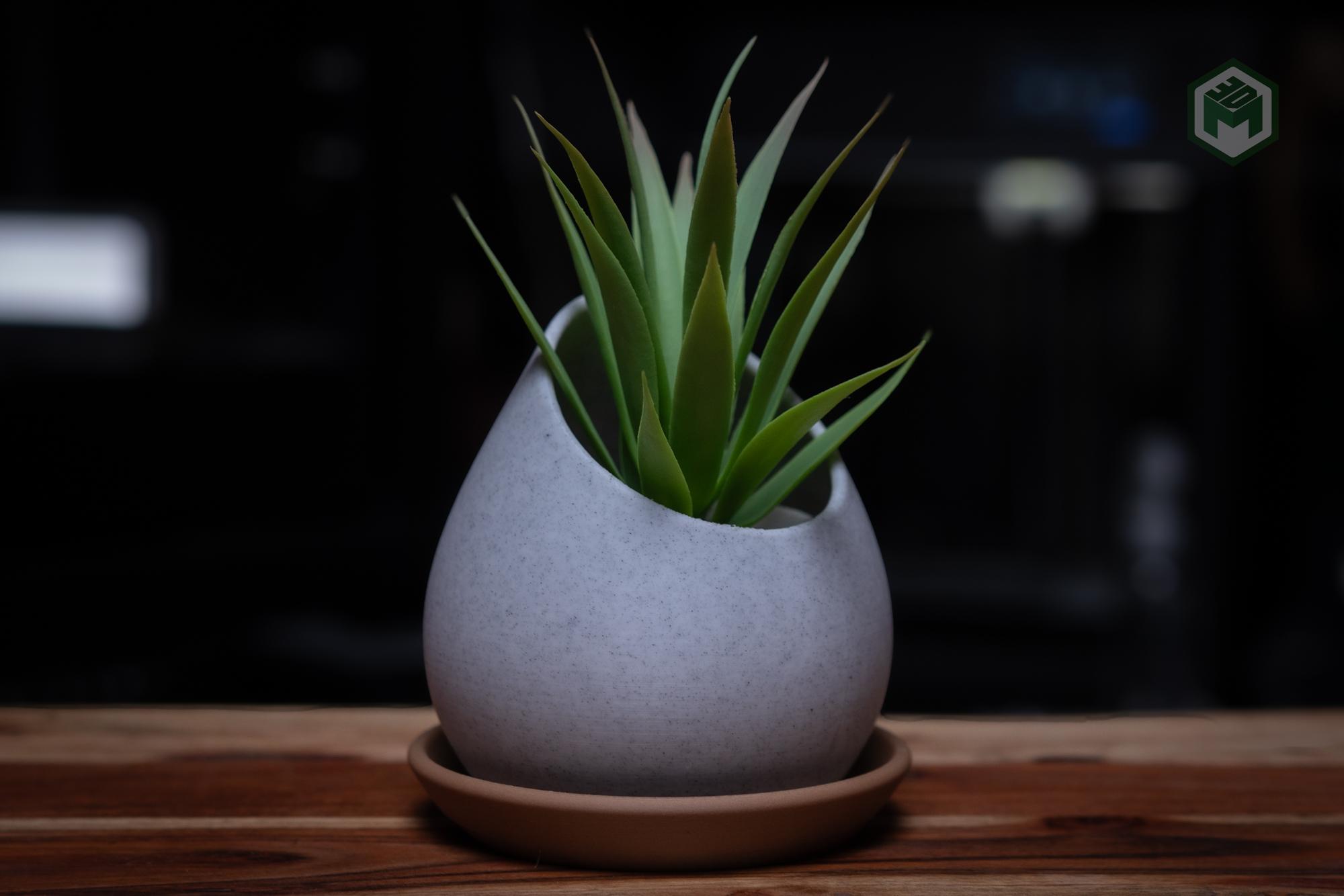 Raindrop Planter with Drip Tray