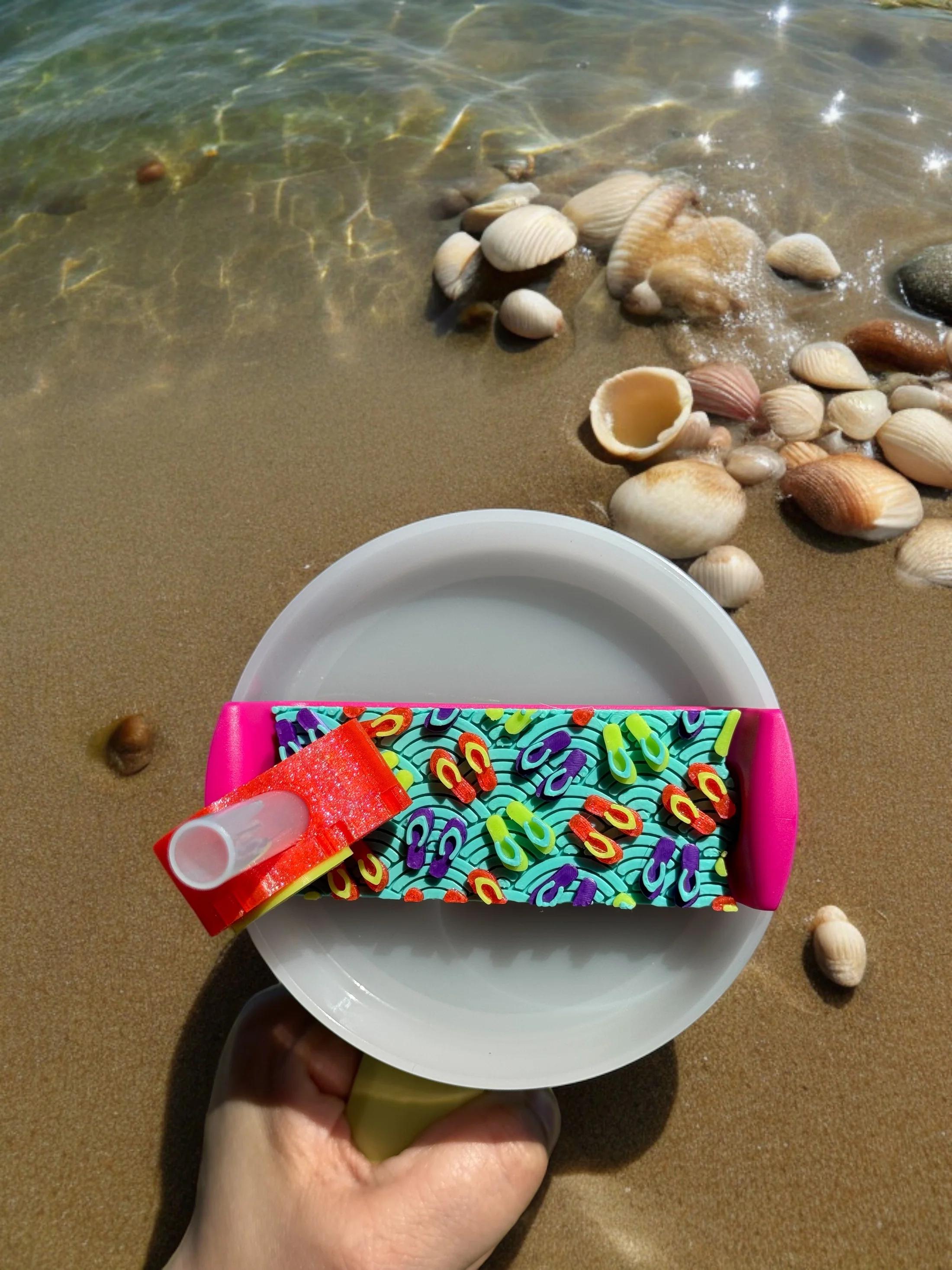 Scattered Flip Flops Lid Topper