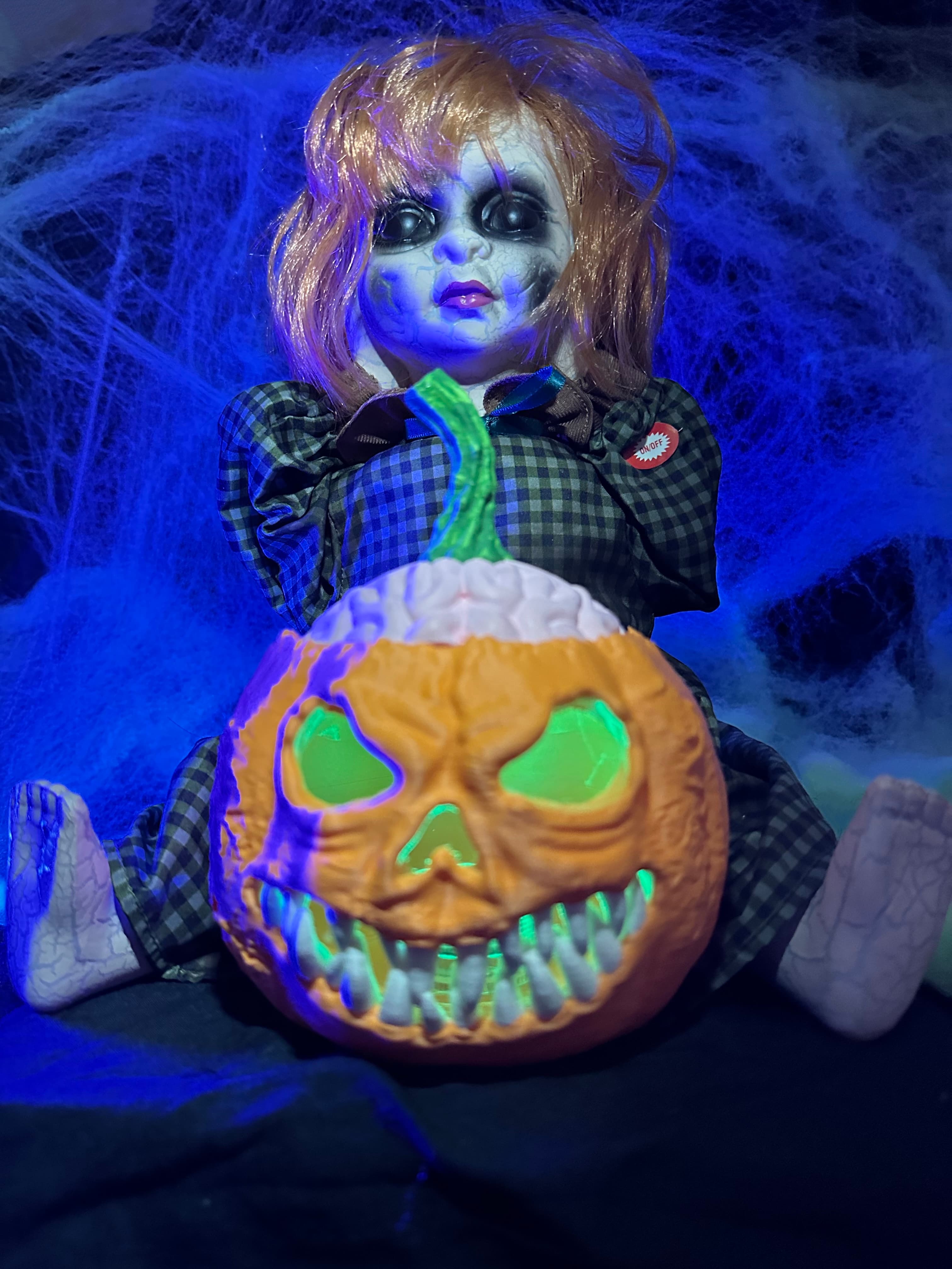 My #halloween decor display. With my 3D Print of Jack o brains front and center. With a toy that removes its head when someone pushes the button and says something. Inside the pumpkin I used a remote controlled, multicolor, puck light to achieve different looks in solid colors or that can rotate colors. Also used lights from bottom left and right that also have the same capabilities. Making the display dynamic as well as fun while keeping the Unique Make front and center.