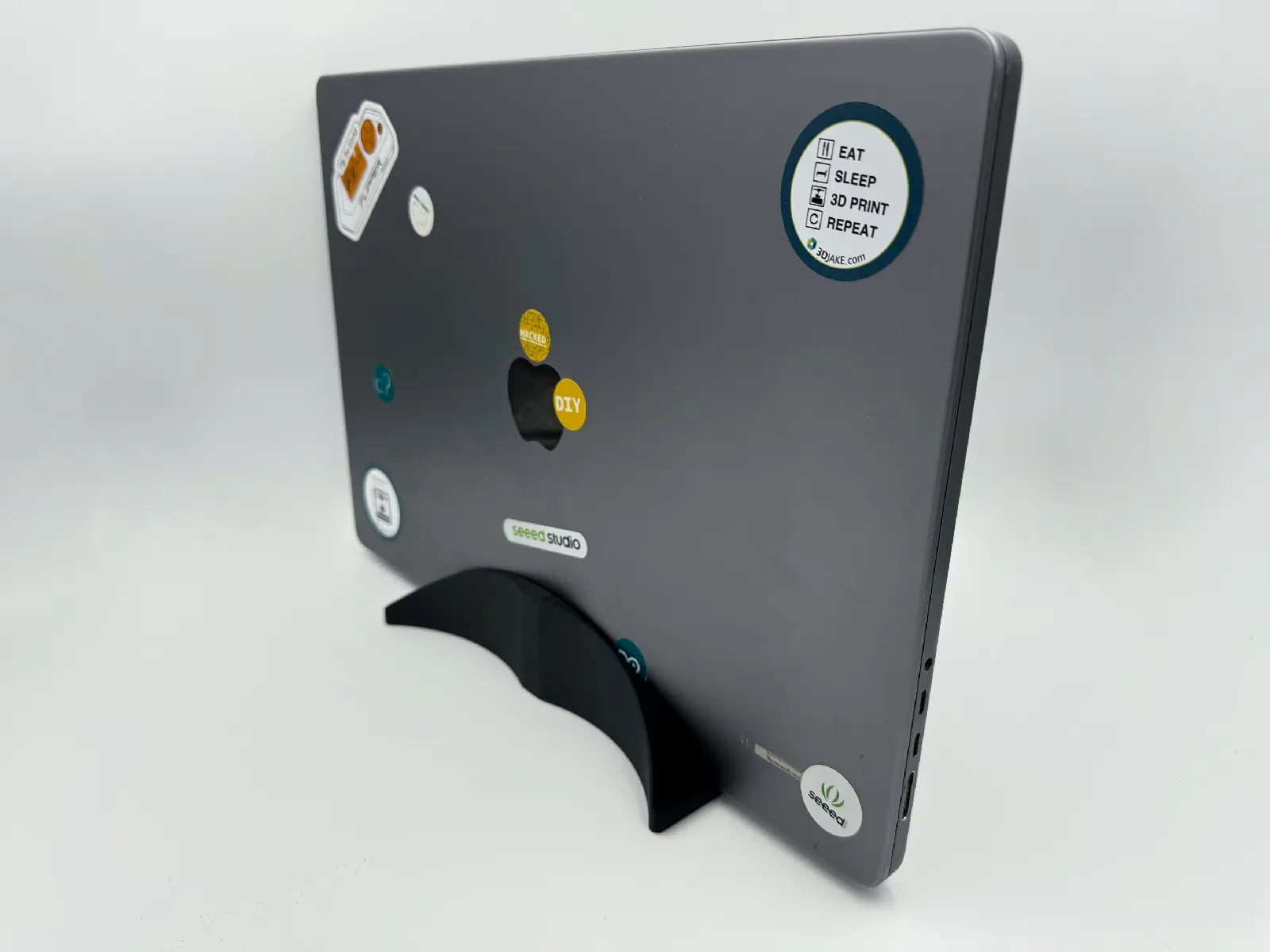 Macbook Pro 16" Vertical Stand (Apple Silicon) 3d model