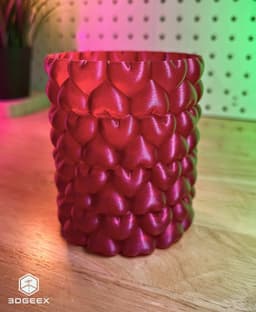 Hearts Bloom Vase 3d model