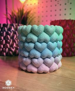 Hearts Bloom Vase 3d model