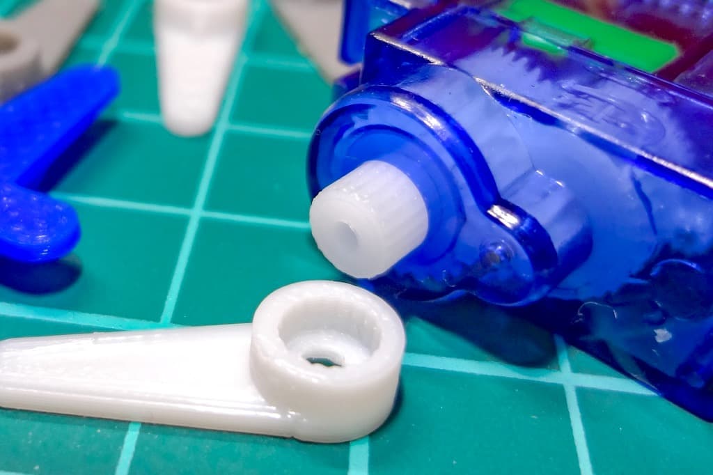SG-90 Micro Servo Horn with Gears 3d model