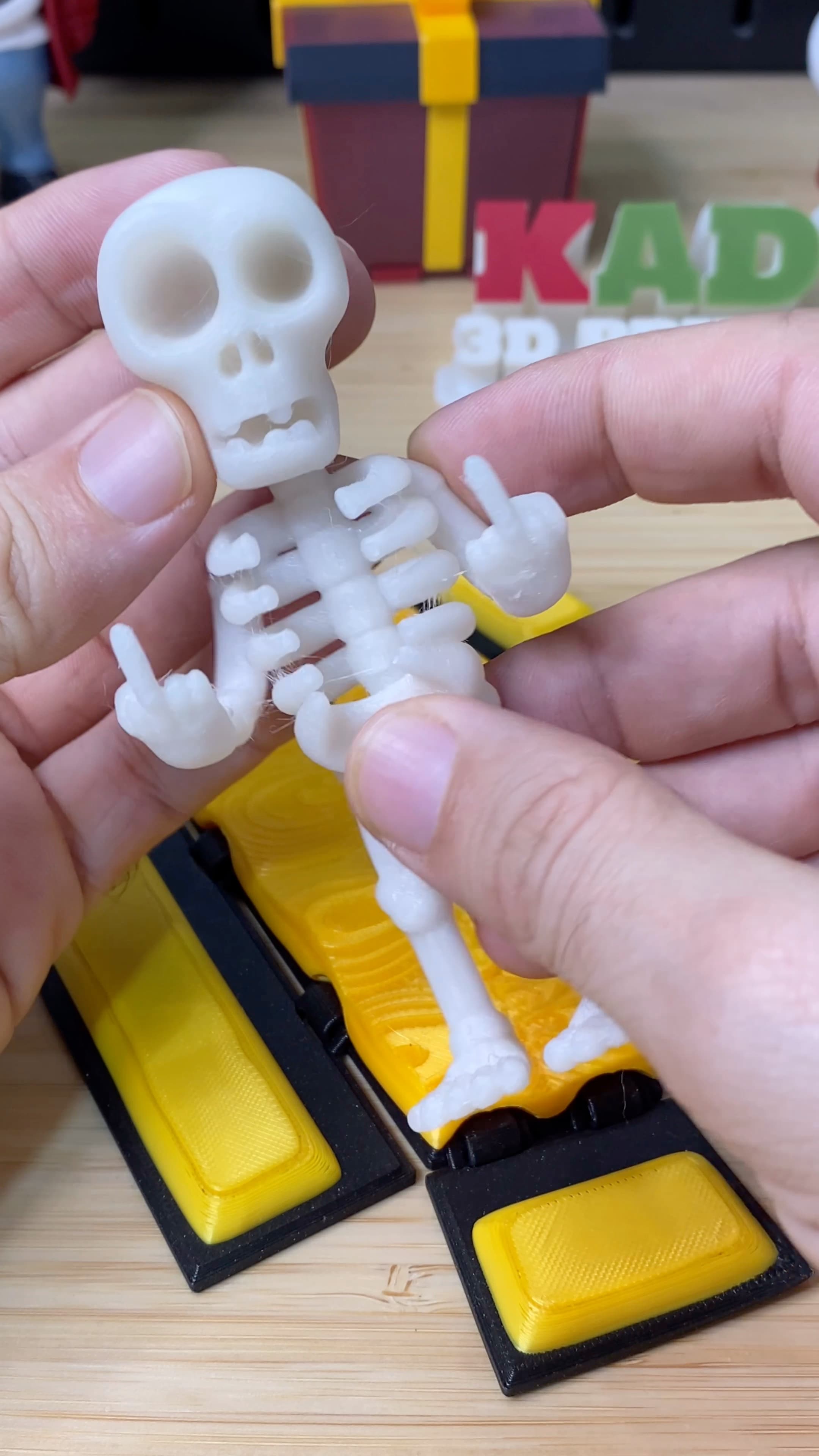 My make https://kady3dprinting.com/model/3d-printed-surprise-coffin