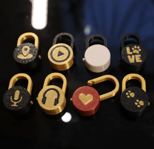 Miniature working lock - keychain 3d model