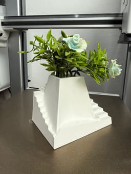 Ziggurat vase 3d model