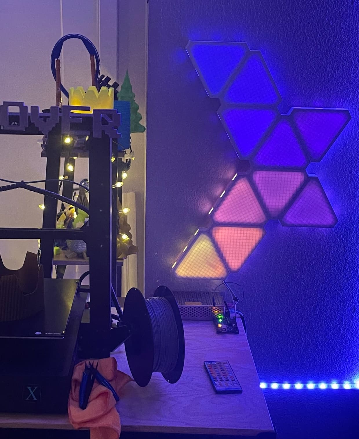 Jano-Leafs 1.0: 3D Printed Wall Mounted LED Panels (Triangular) 3d model
