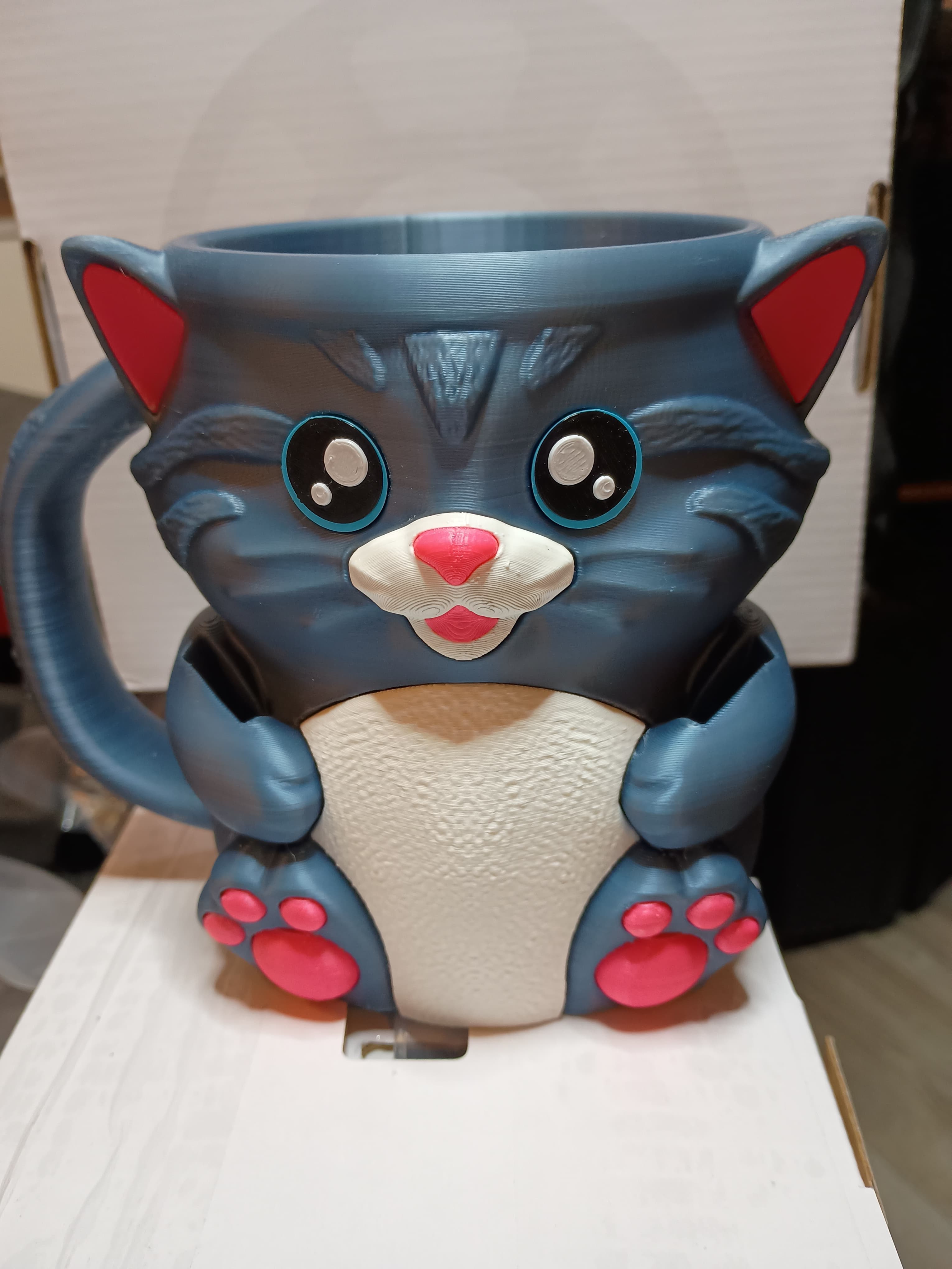 Awesome print. Everything fit together great.
I made a small change to the layered eyes, so there is a small rim on the outside for a color
