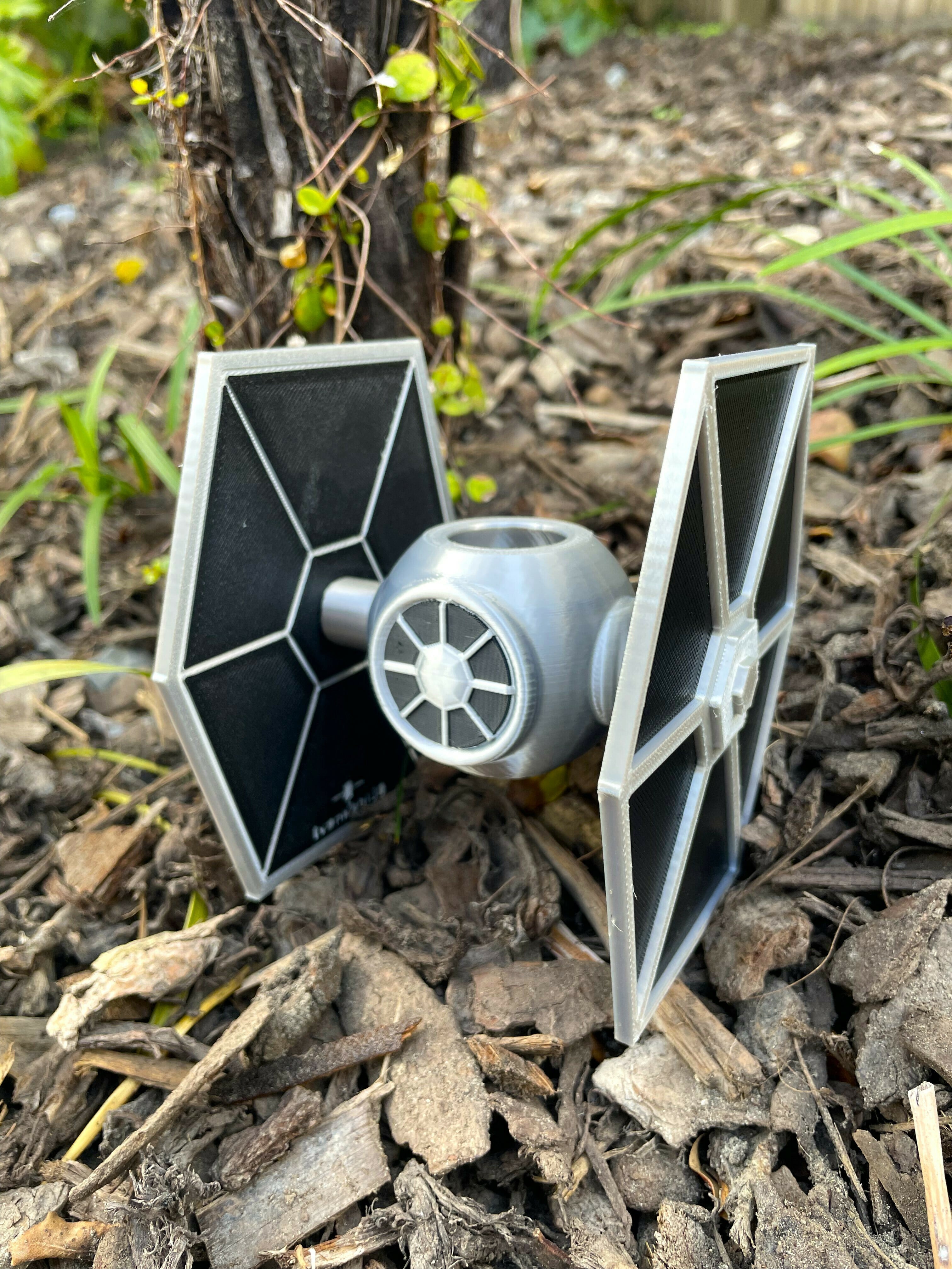 TIE FIGHTER PLANTER / STAR WARS 3d model