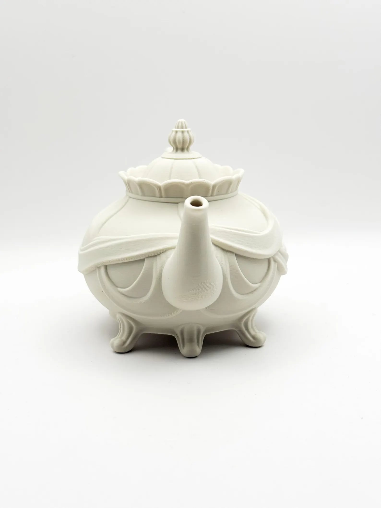 Ceramic Tea Pot with lid 3d model