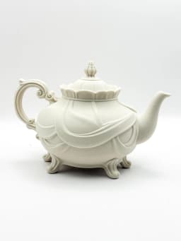 Ceramic Tea Pot with lid 3d model
