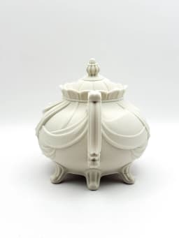 Ceramic Tea Pot with lid 3d model