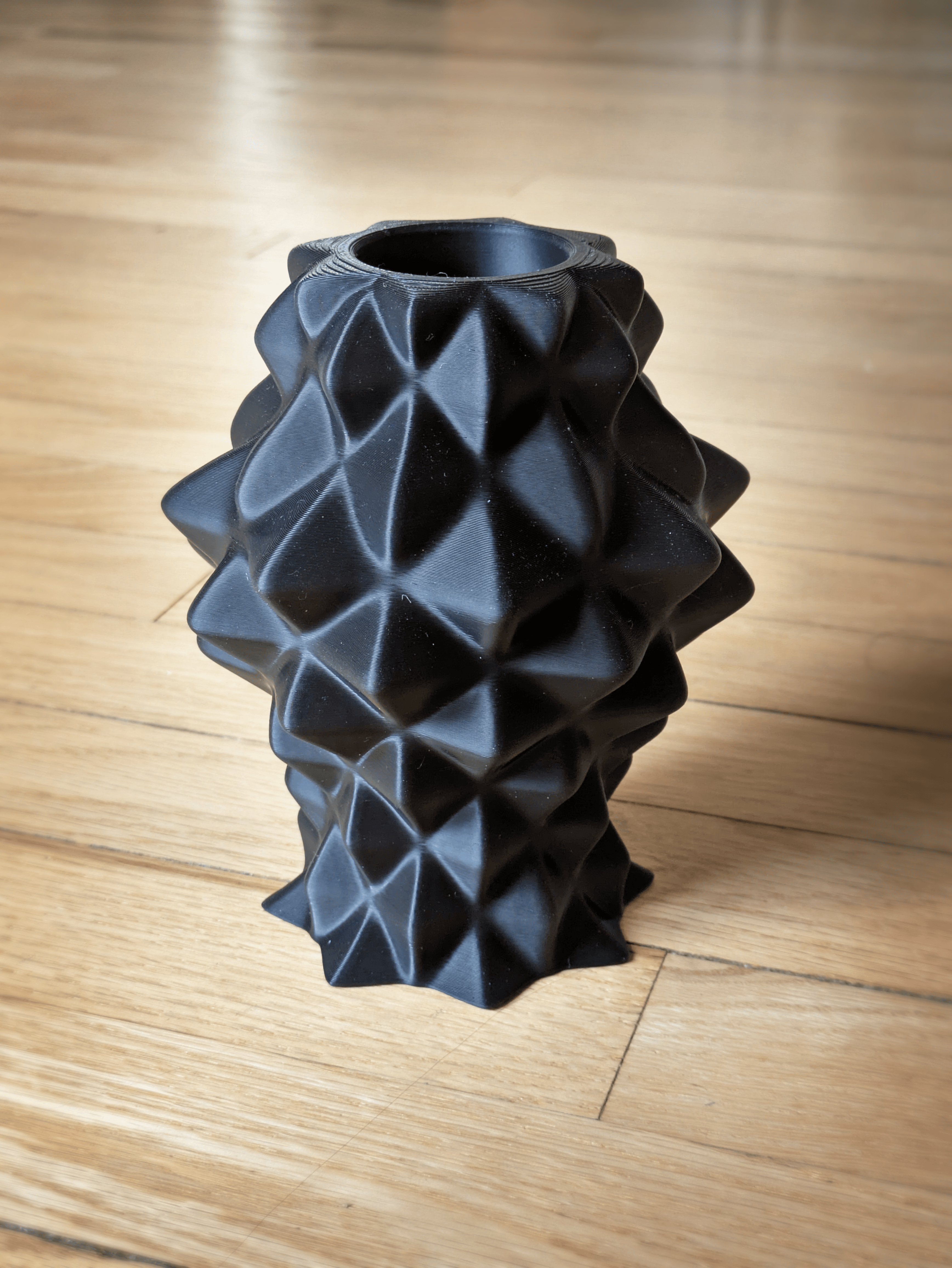 Pyra Vase - Spiky Vase 3d model