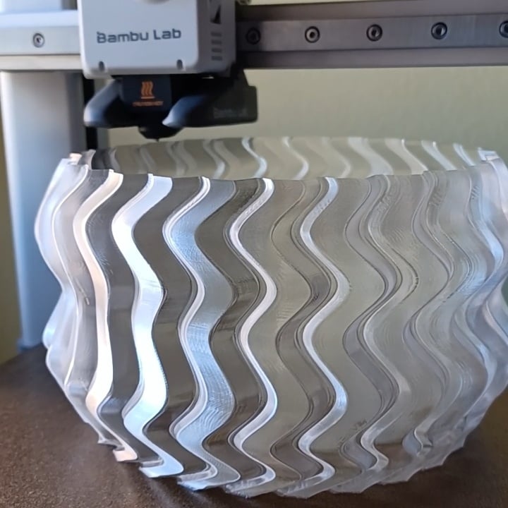 Wavy pot vase mode 3d model