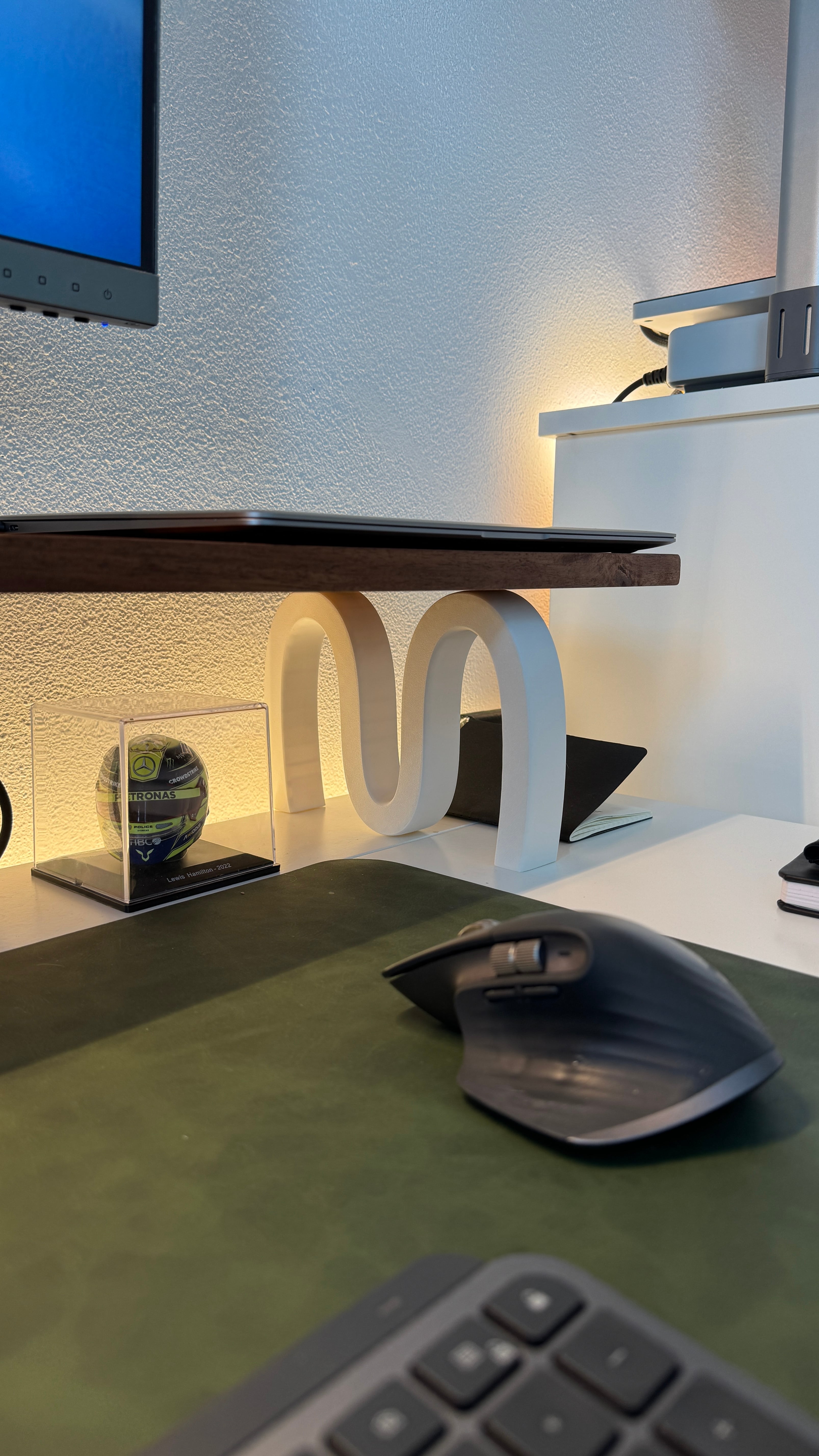 Wavy legs for desk shelf 3d model