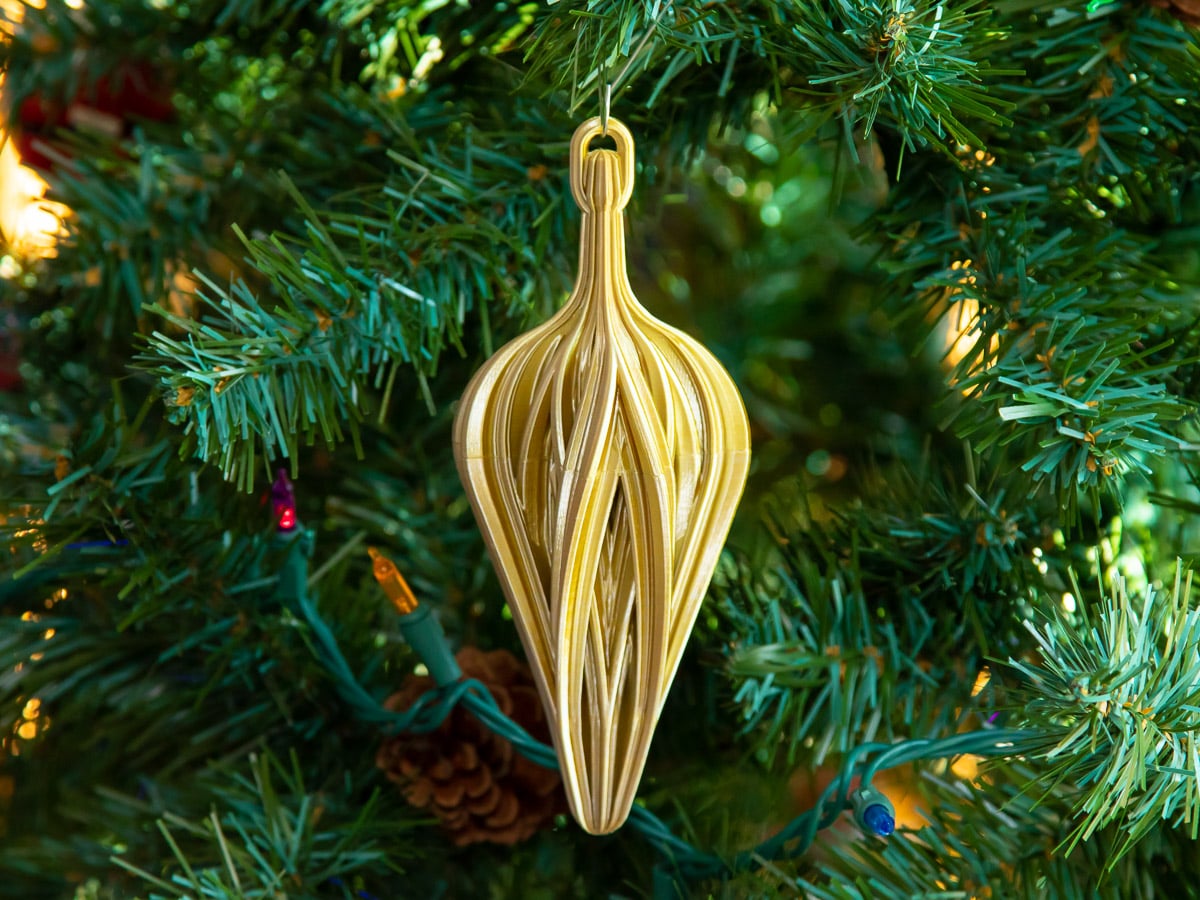 Zigzag Teardrop Christmas Ornament 3d model