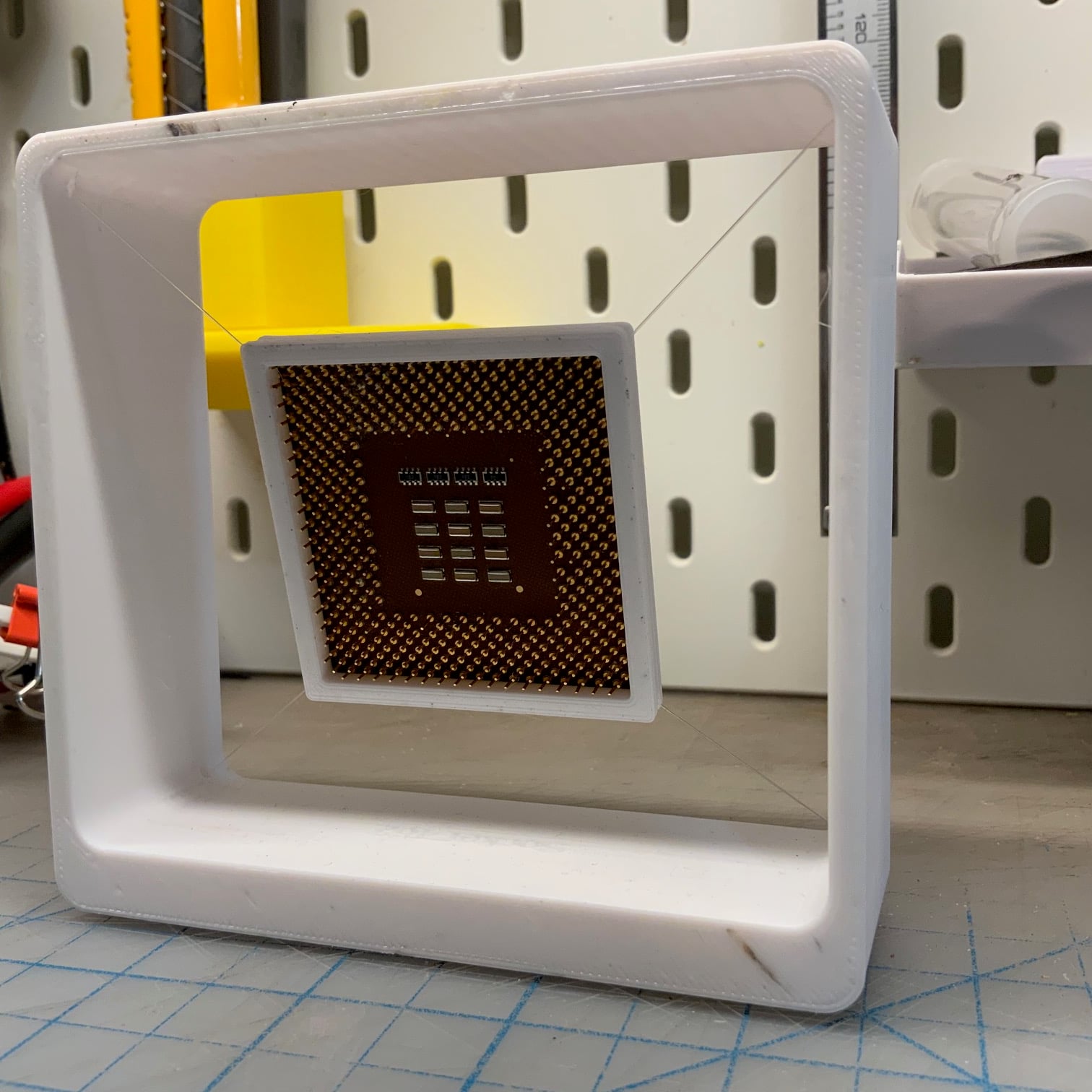 CPU Floating Display v1.step 3d model