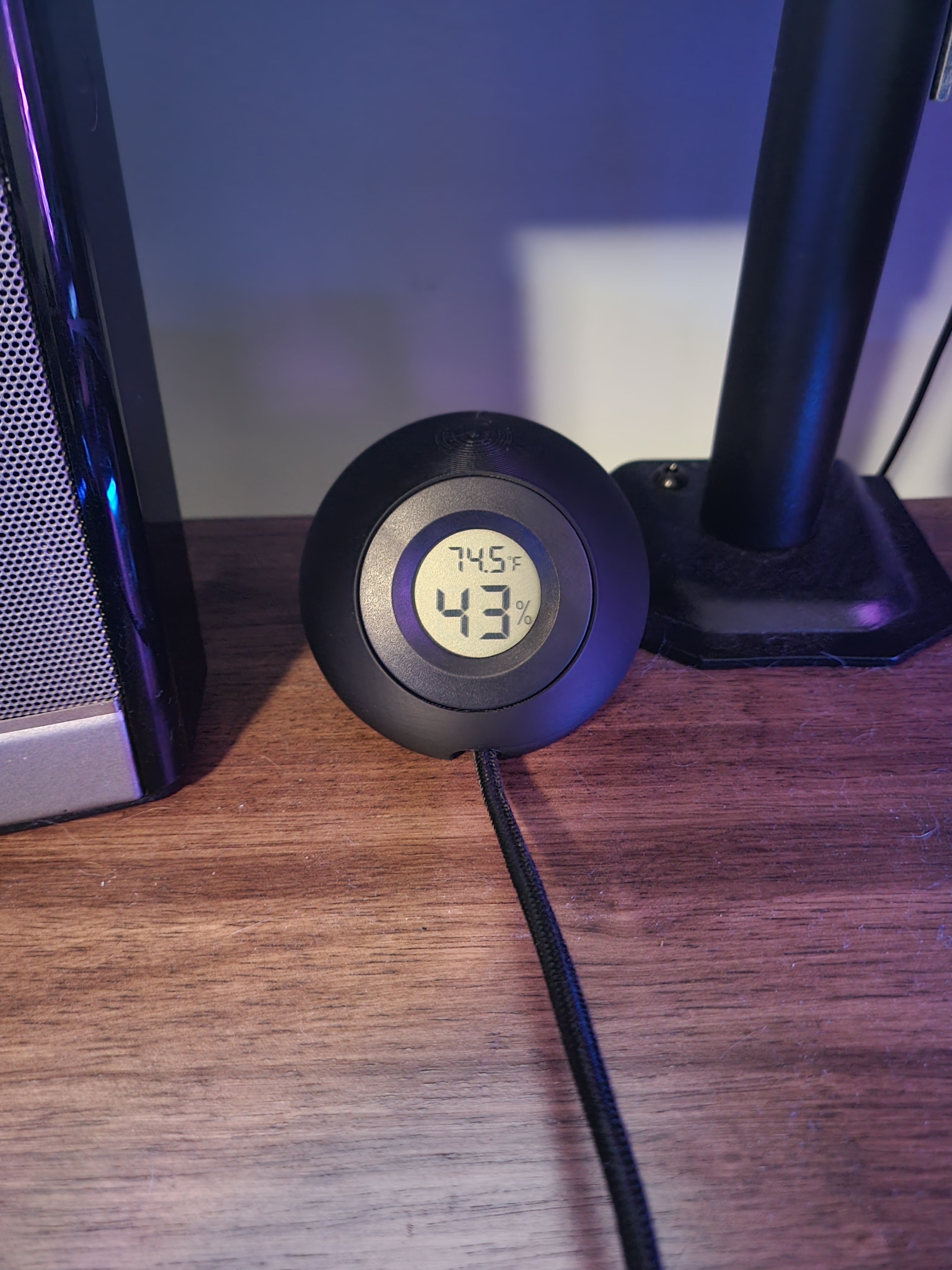 Hygrometer Display With Cable Cutout 3d model